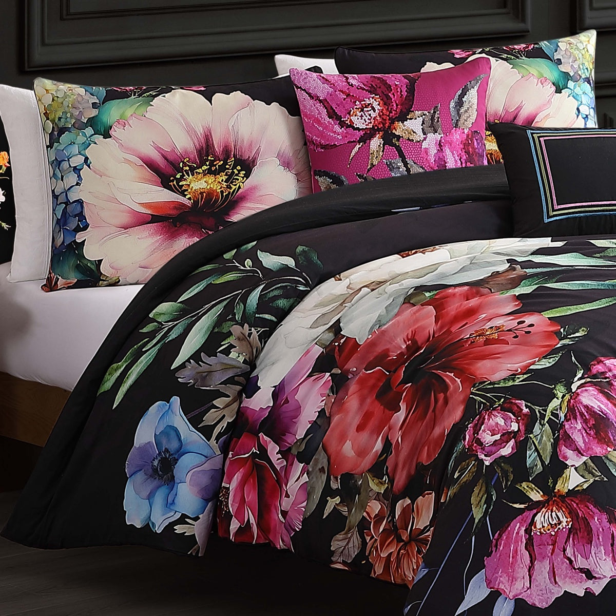  Bebejan Bebejan Black Night Poppies 5 Piece Reversible Comforter Set - QUEEN - Bonton