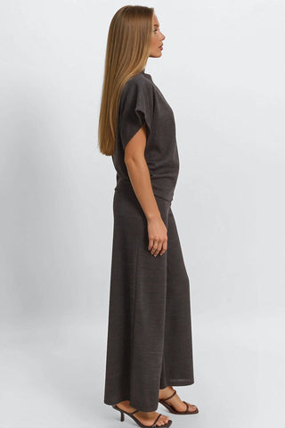 0140830202#color_BLACK