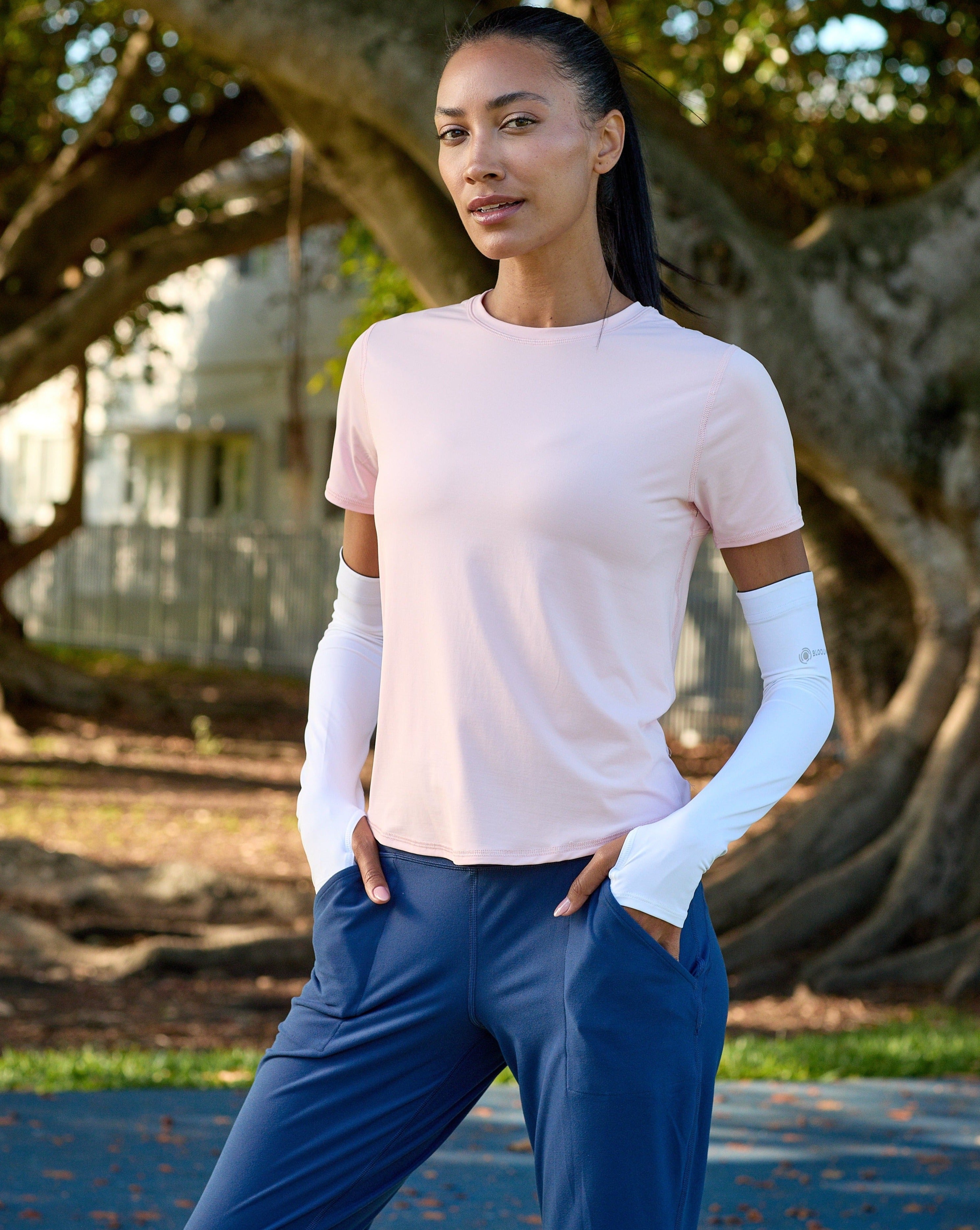  BloqUV WOMEN'S RELAXED SHORT SLEEVE CREW (1101) - Black - Bonton