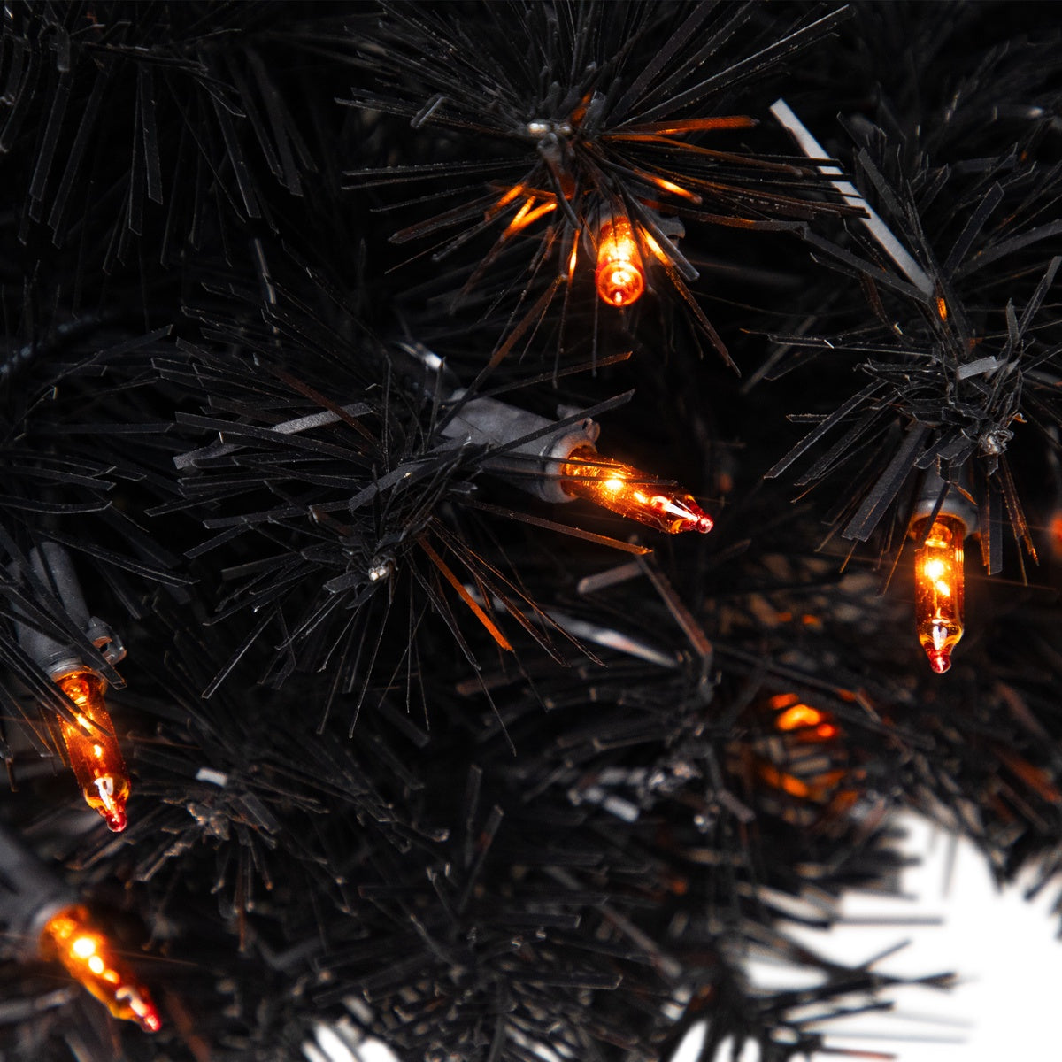  Northlight Pre-Lit Noble Spruce Artificial Halloween Wreath - 24