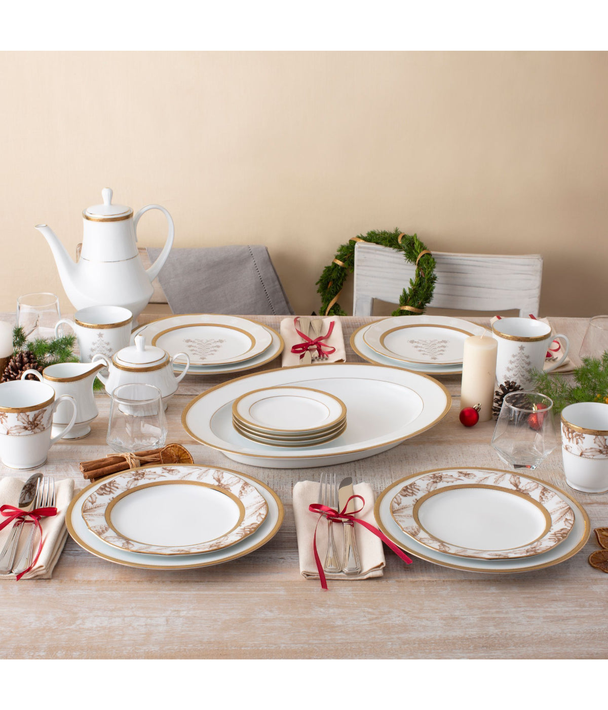  Noritake Charlotta Gold Set of 4 Holiday Harvest Accent Plates - White - Bonton