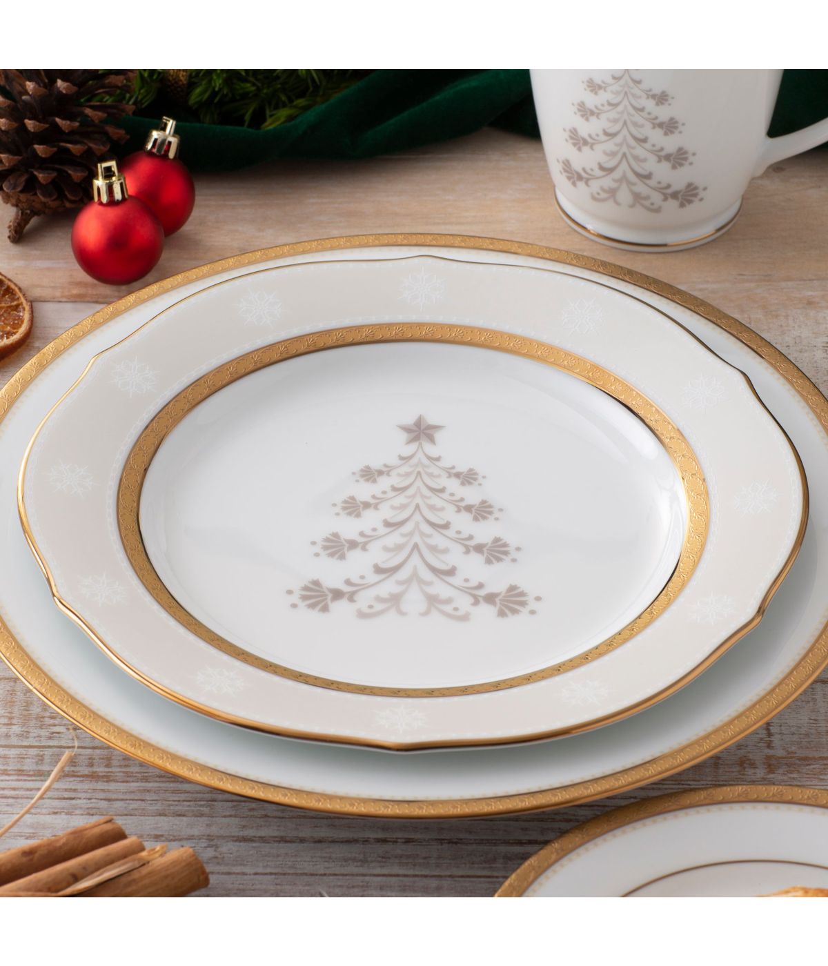  Noritake Charlotta Gold Set of 4 Holiday Tree Accent Plates - White - Bonton