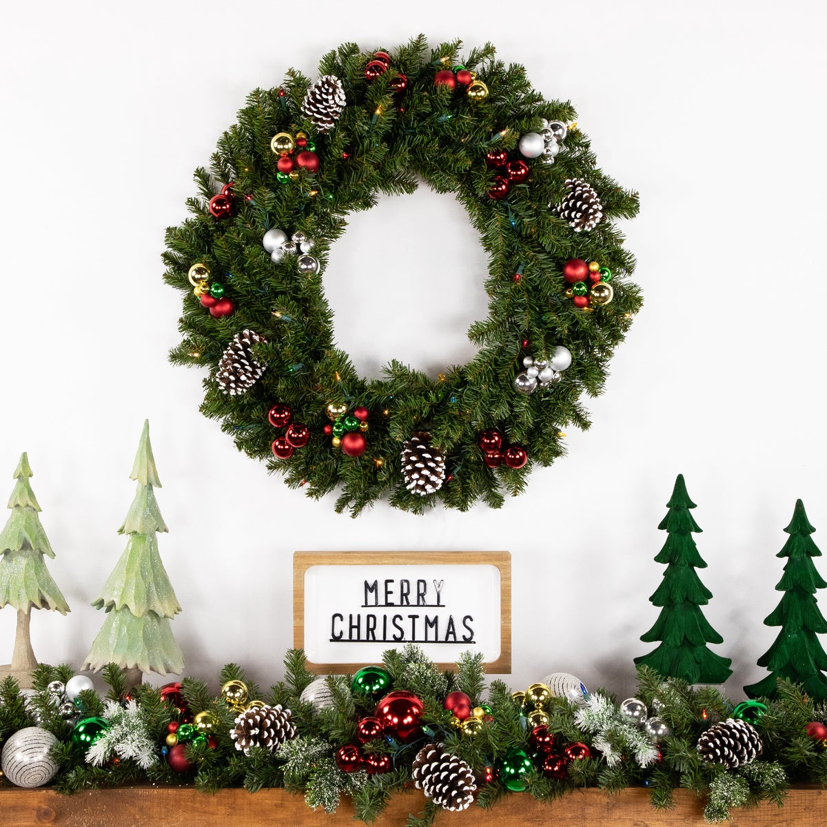  Northlight Pre-Lit Canadian Pine Artificial Christmas Wreath - 30