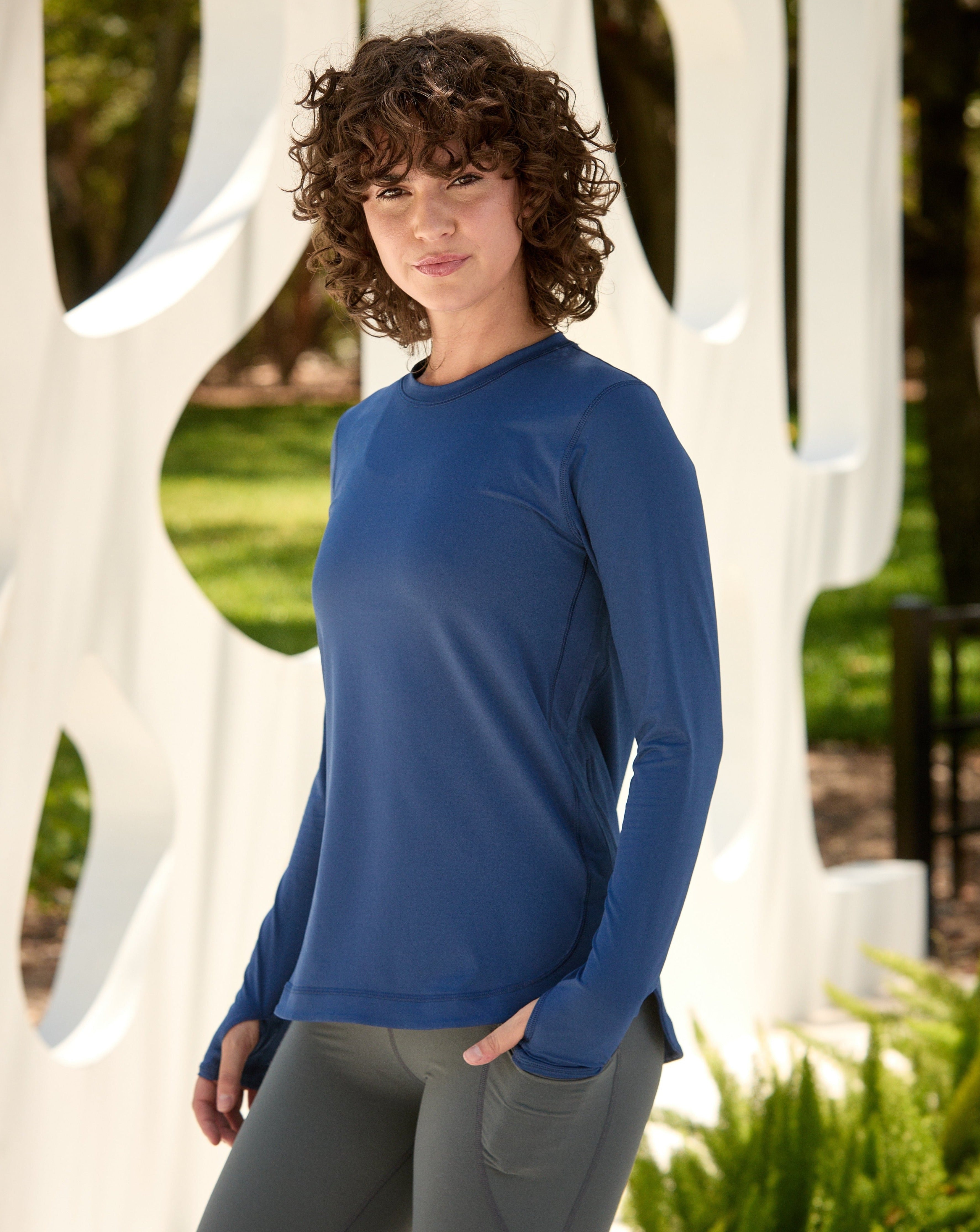  BloqUV WOMEN'S RELAXED SCALLOP TOP (2015) - Black - Bonton