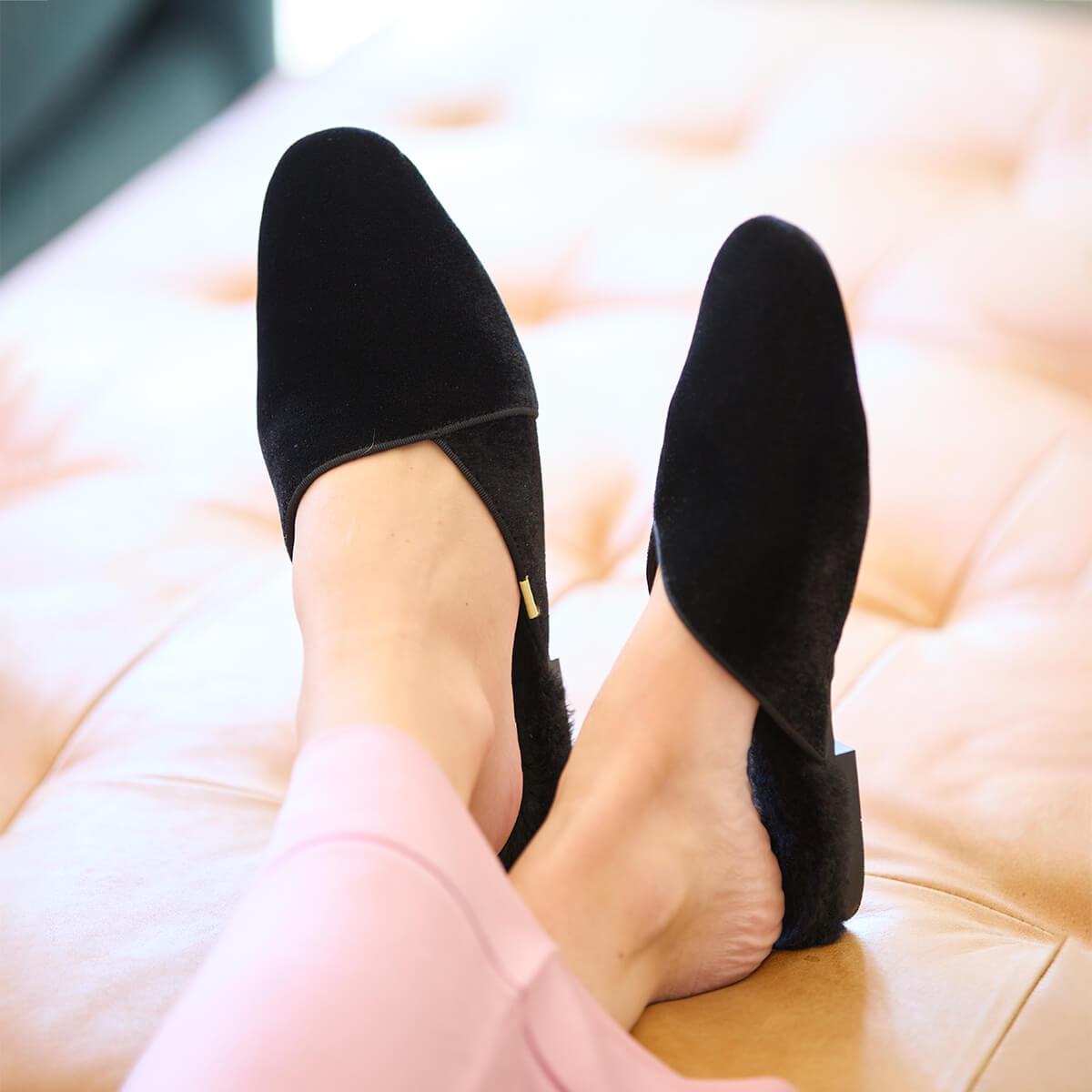 Luvons Devon Luxe Memory Foam Slippers - Black - Bonton