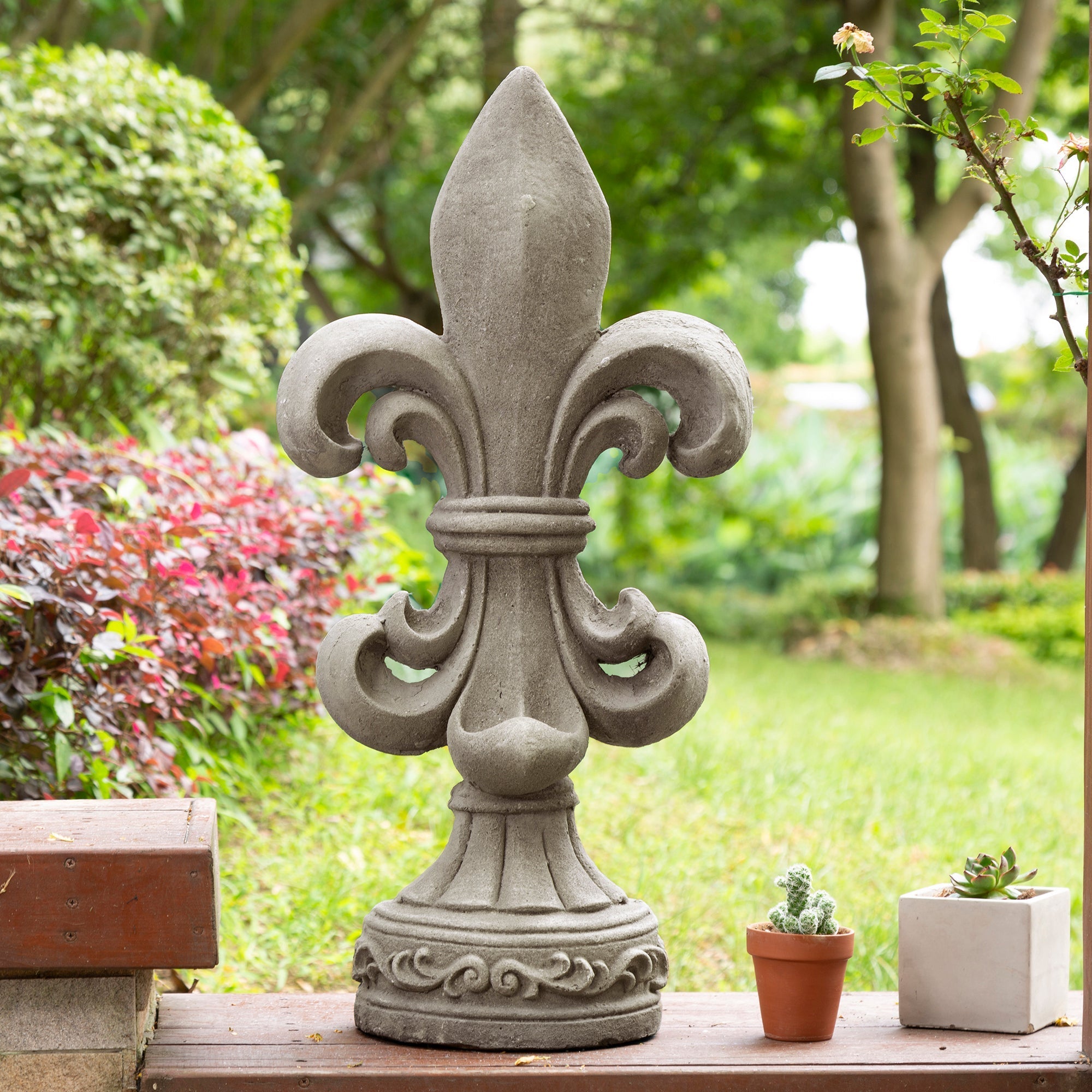  Glitzhome Standing Fleur De Lis Garden Statue - Brown - Bonton