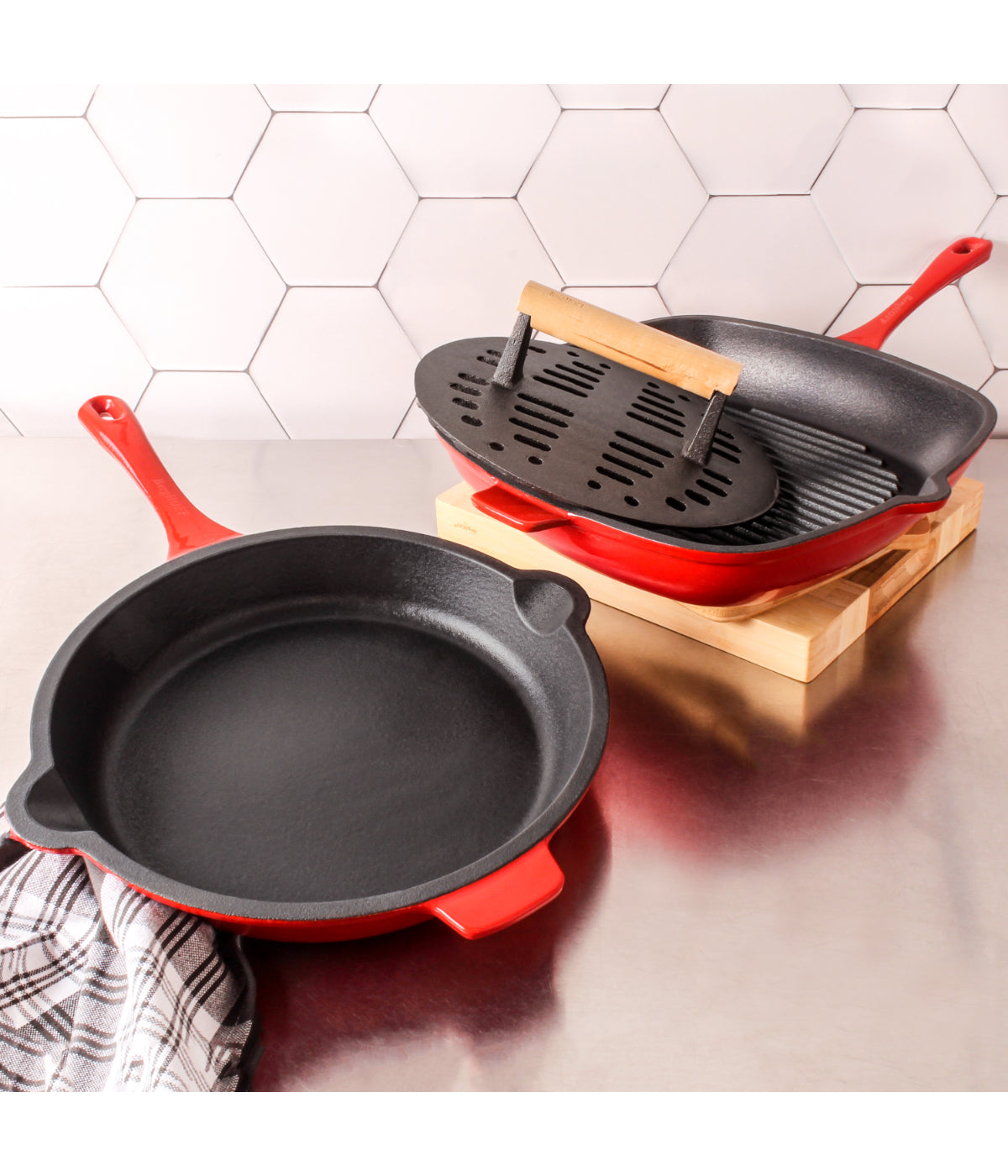  BergHOFF Neo Cast Iron 3 Piece Set with Fry Pan, Grill Pan & Slotted Steak Press - Red - Bonton