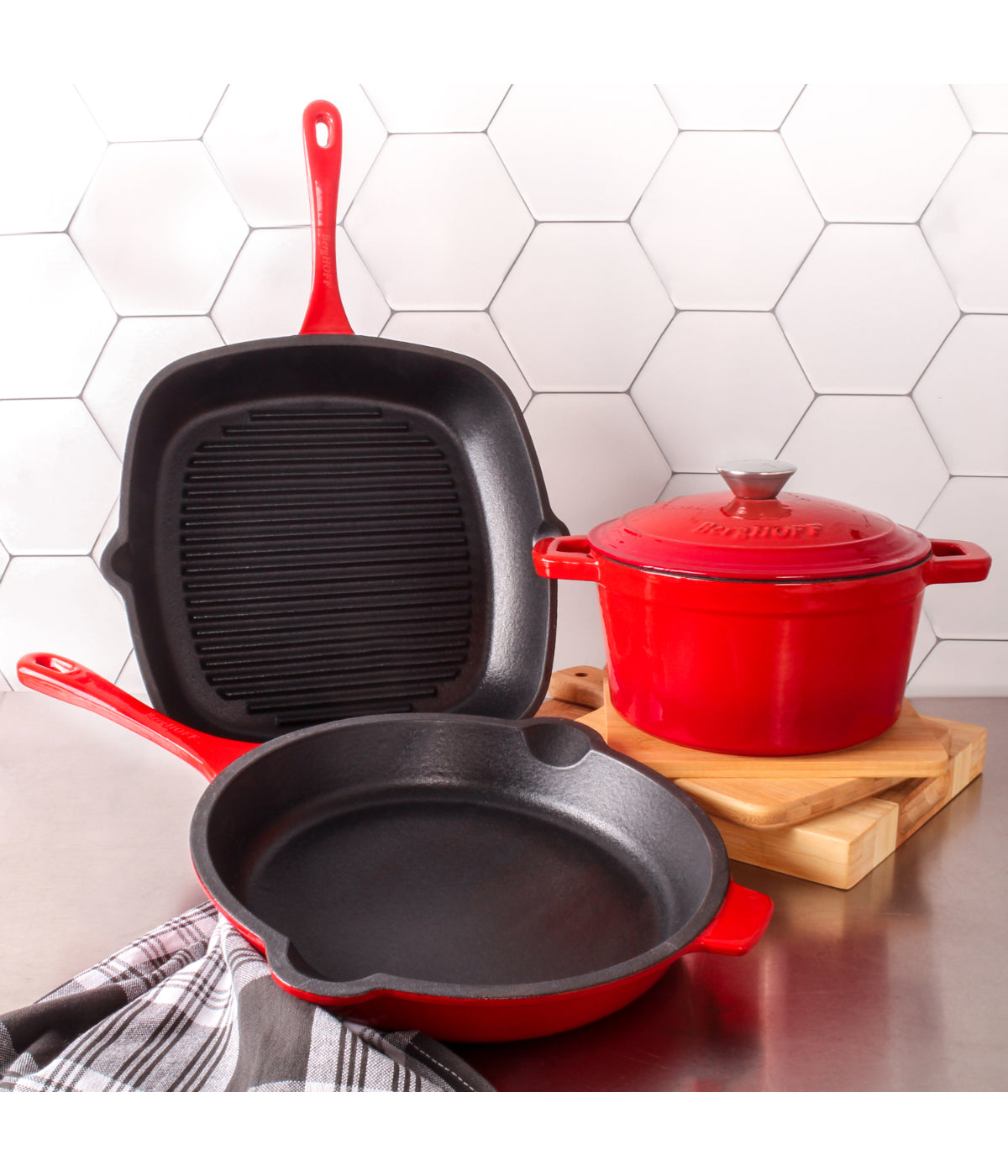  BergHOFF Neo Cast Iron 4 Piece Set with Grill Pan, Fry Pan & Covered Dutch Oven - Red - Bonton