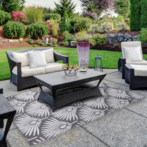 4' X 6' Gray and White Fan Leaf Rectangular Outdoor Area Rug