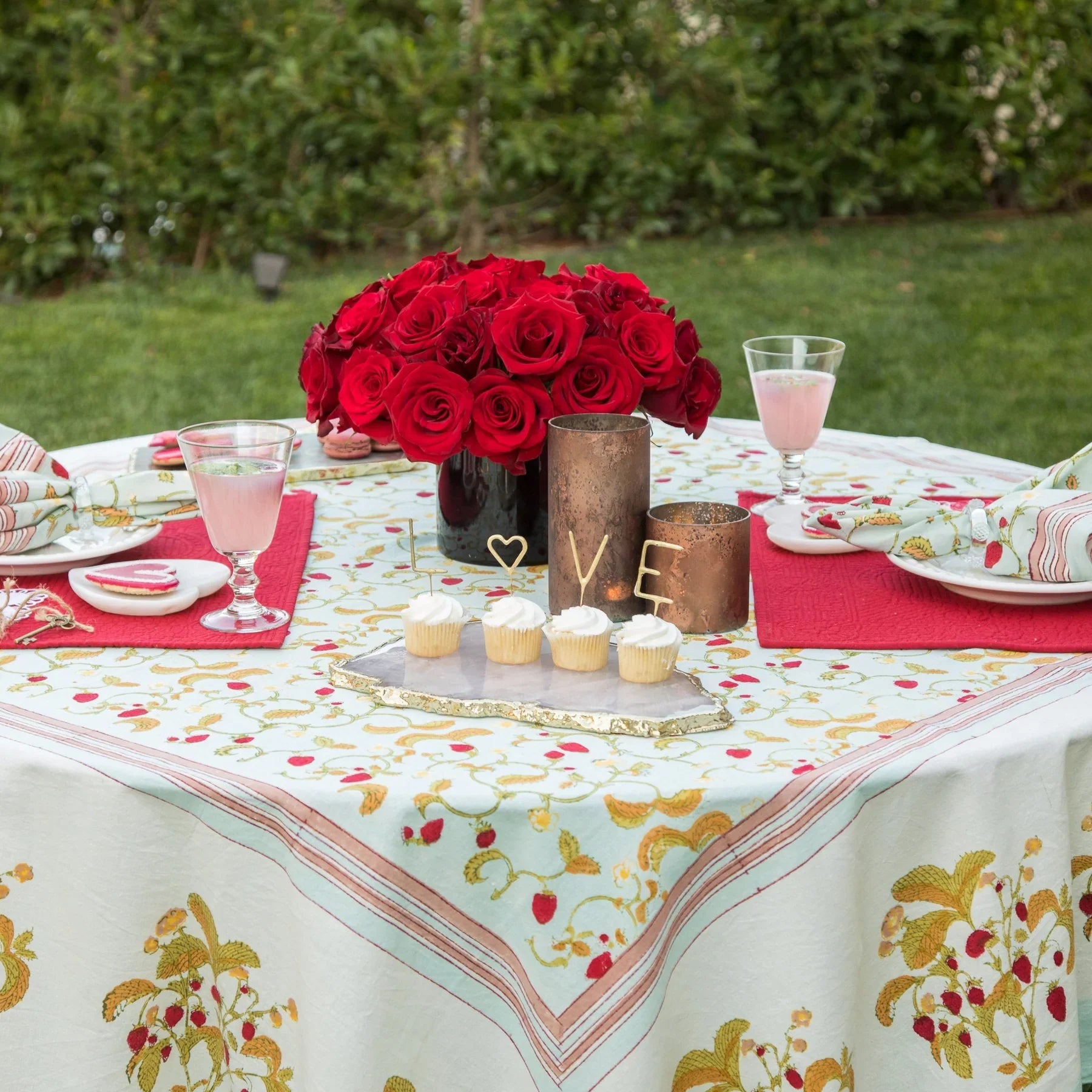  Couleur Nature Strawberry Blue Tablecloth - Blue - Bonton