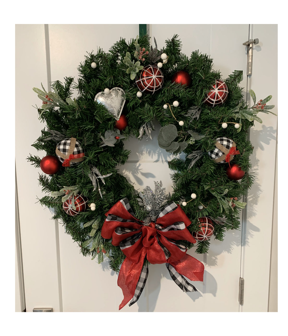  Canadian Pine Artificial Christmas Wreath - Green - Bonton