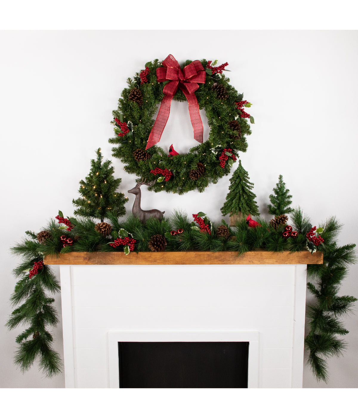  Canadian Pine Artificial Christmas Wreath with Pre-Lit Clear Lights, 30