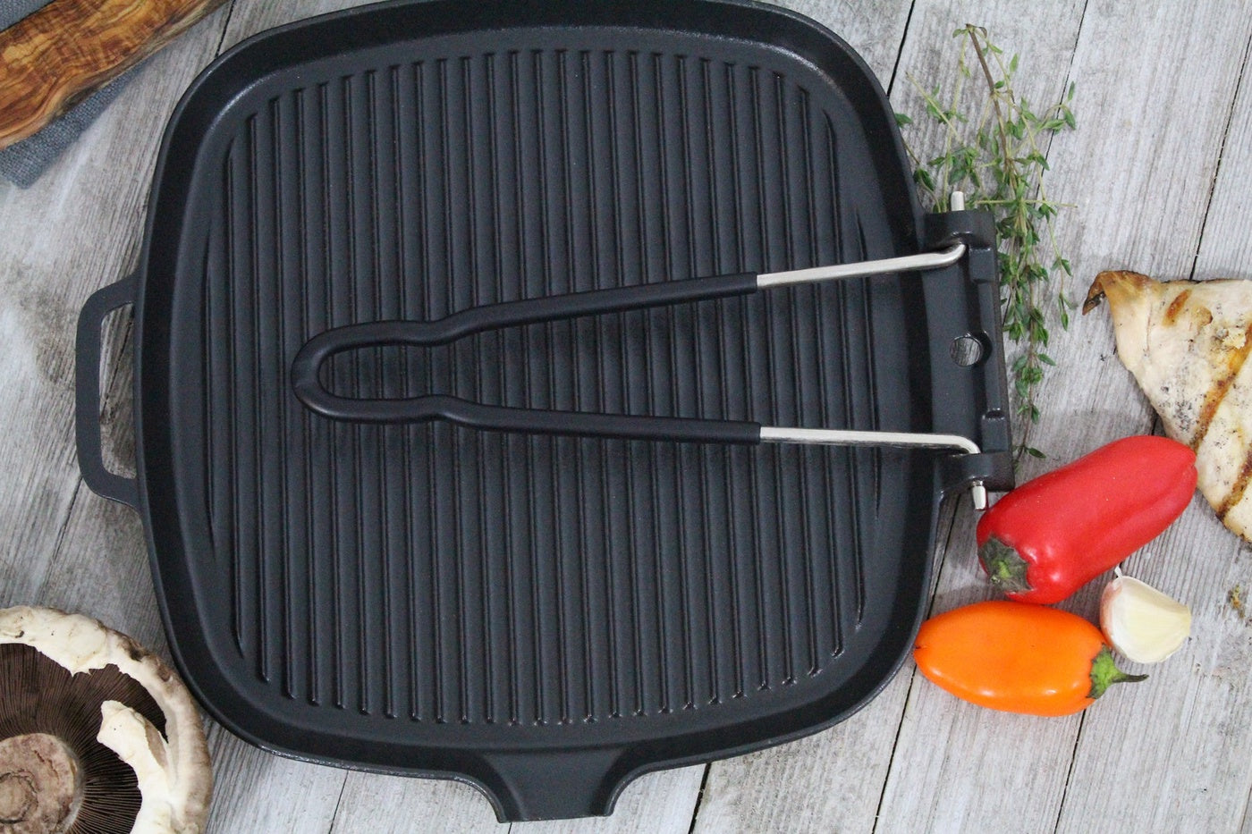  Chasseur Chasseur 9-Inch Square French Cast Iron Grill With Folding Handle (CI_32722) - Default Title - Bonton