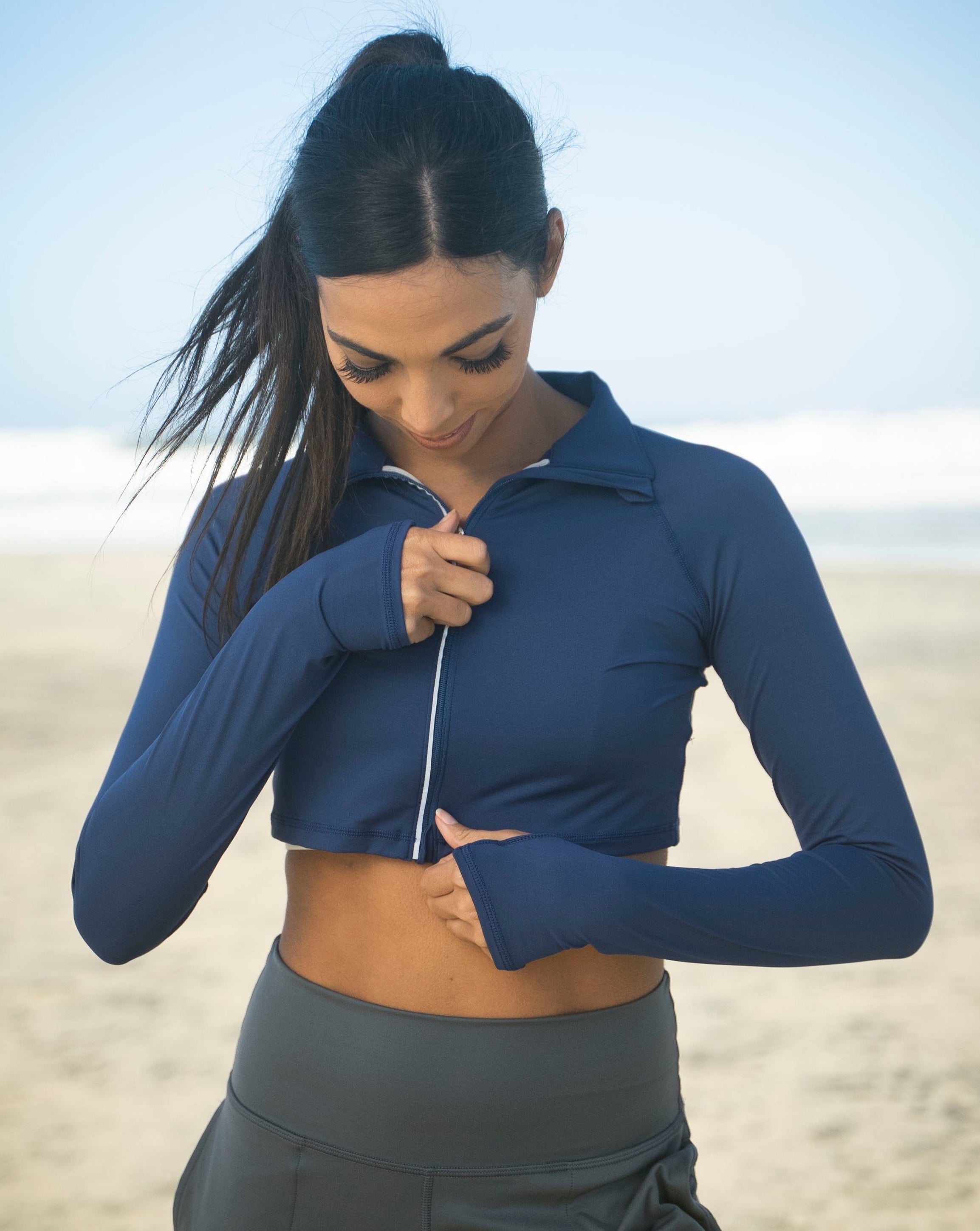  BloqUV WOMEN'S FULL ZIP CROP TOP (4010) - Black - Bonton