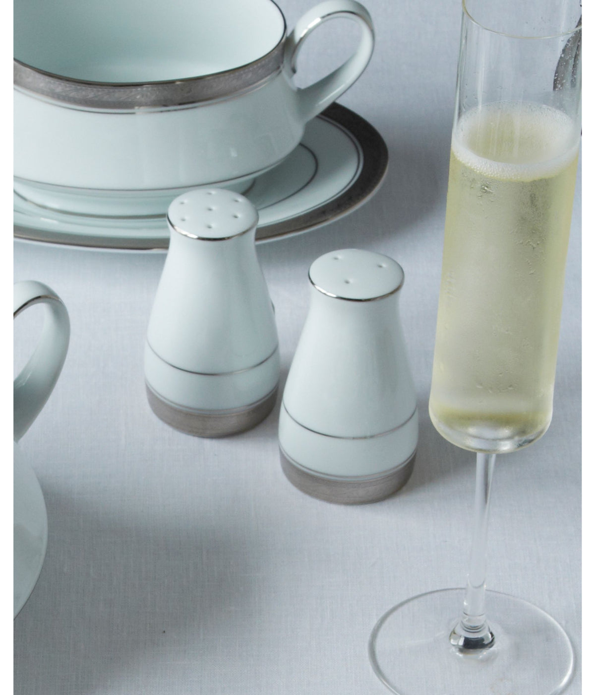  Noritake Crestwood Salt & Pepper - Platinum - Bonton