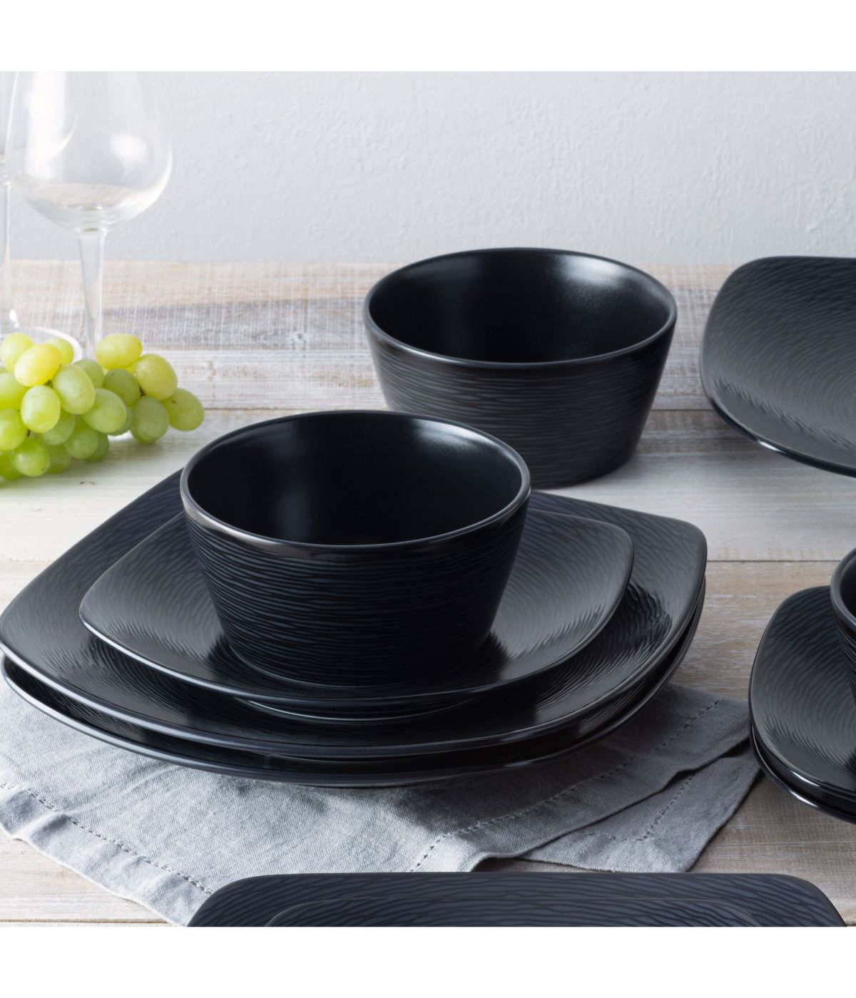  Noritake Colorscapes Swirl 4 Piece Square Place Setting - Black - Bonton