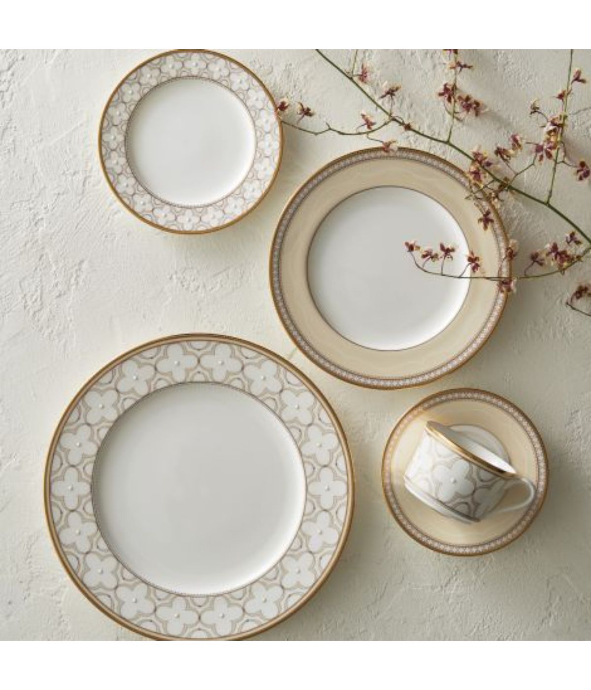  Noritake Trefolio Gold Set of 4 Saucers - White - Bonton