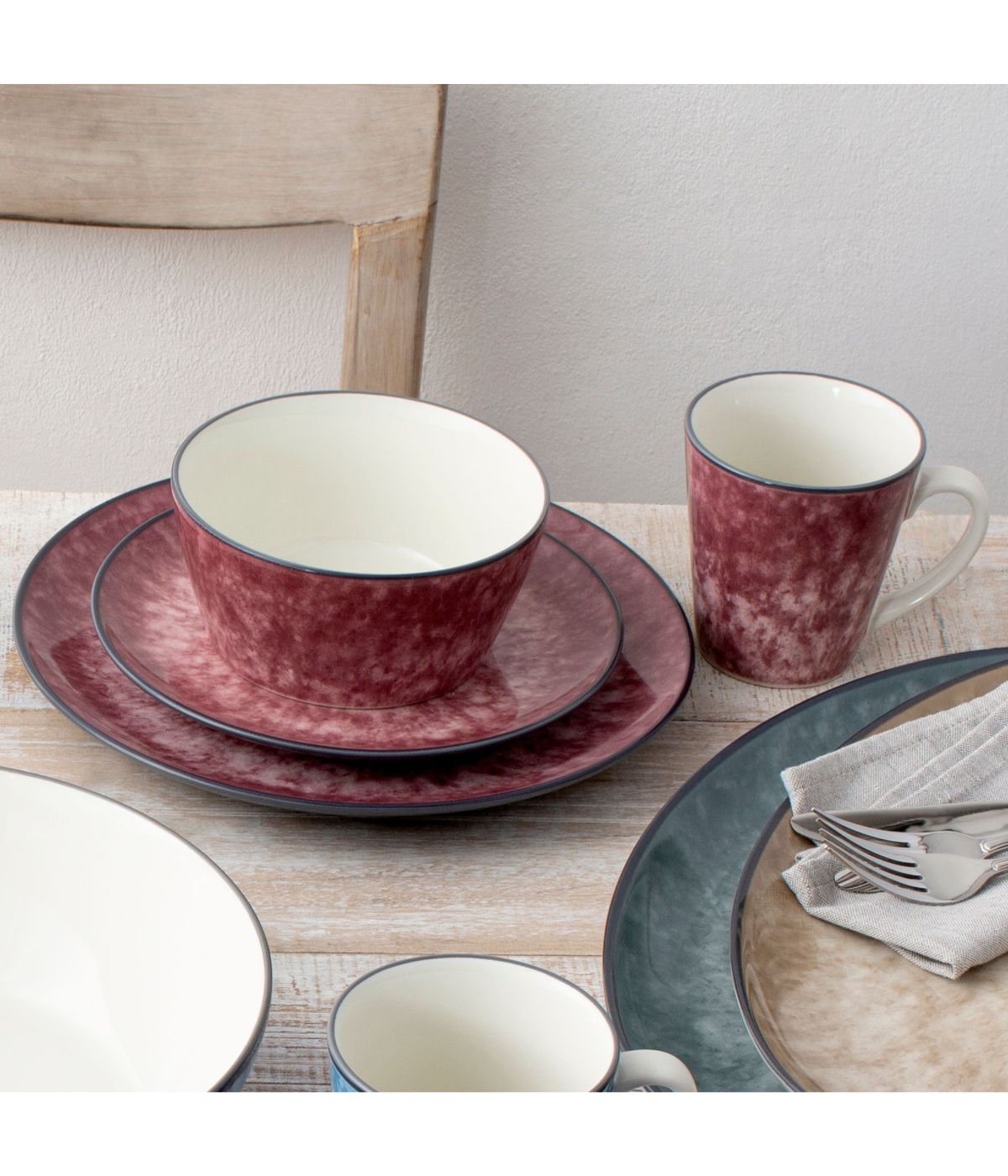  Noritake Colorkraft Essence 4 Piece Coupe Place Setting - Garnet - Bonton