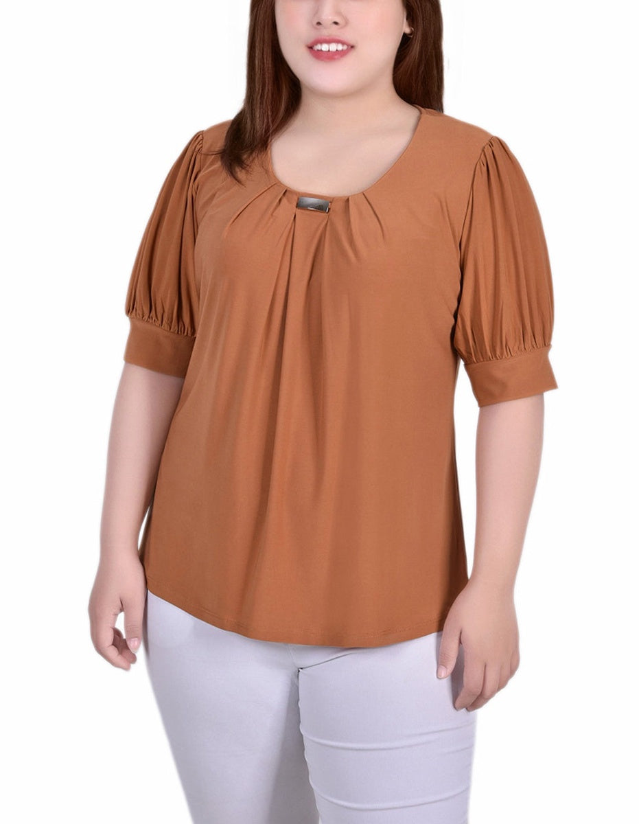  NY Collection Plus Size Short Sleeve Balloon Sleeve Top With Hardware - Bittersweet - Bonton