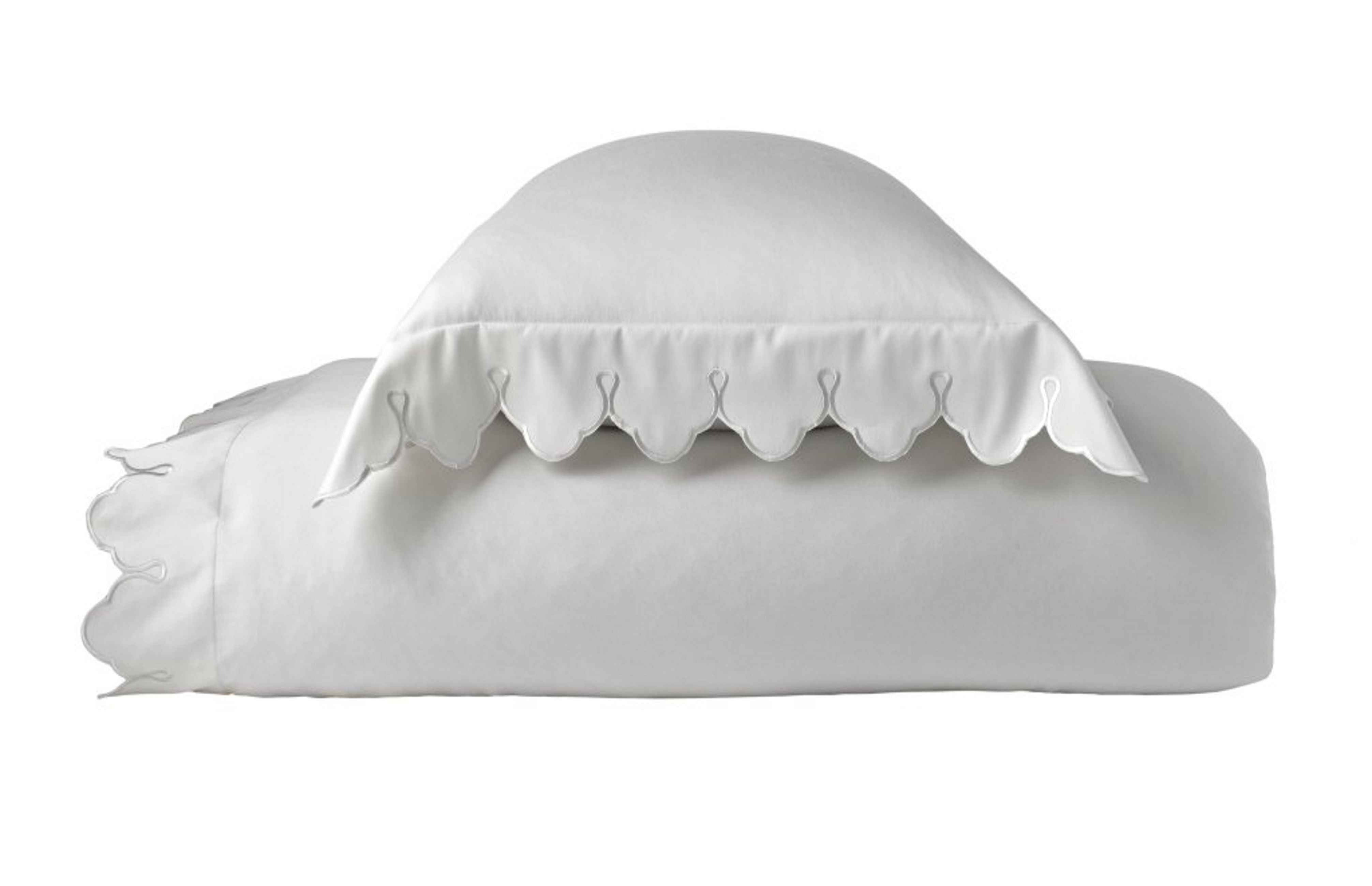  Belle Epoque Scalloped Embroidered Duvet Set - White/Navy - Bonton