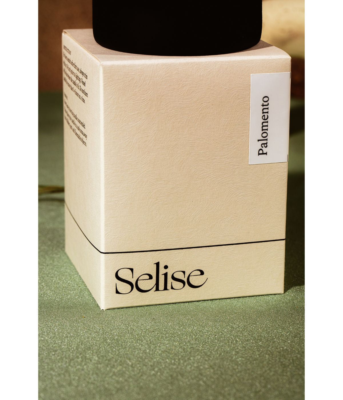  Selise Palomento Palo Santo Peppermint Lemongrass Cardamom Vetiver Cedarwood Clove Scented Candle - Black - Bonton