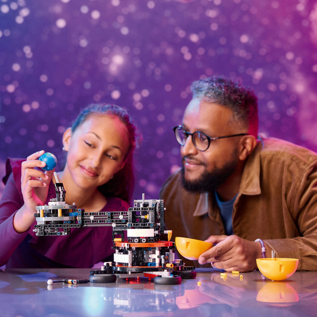  LEGO LEGO® Technic™ Planet Earth and Moon in Orbit 42179 - Space - Bonton