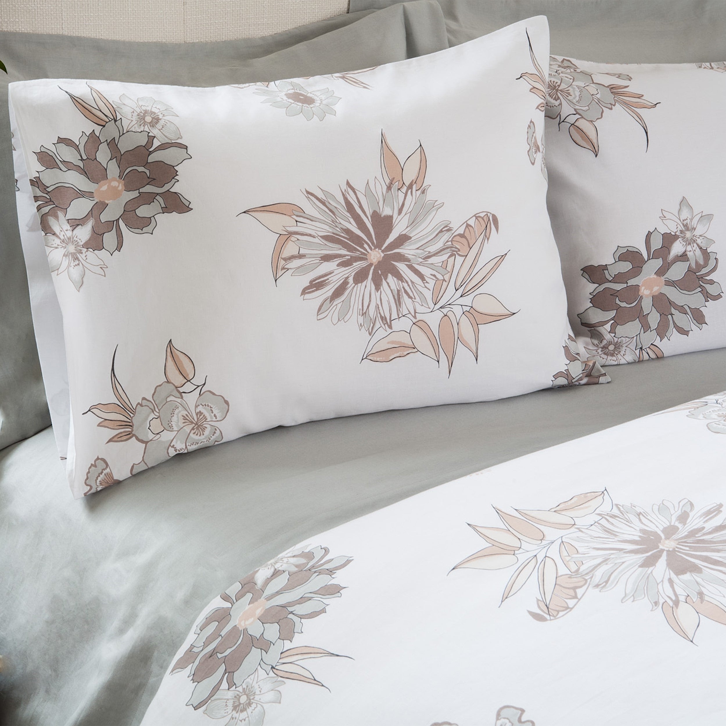  Belle Epoque Linen Flower Duvet Set - Multi - Bonton