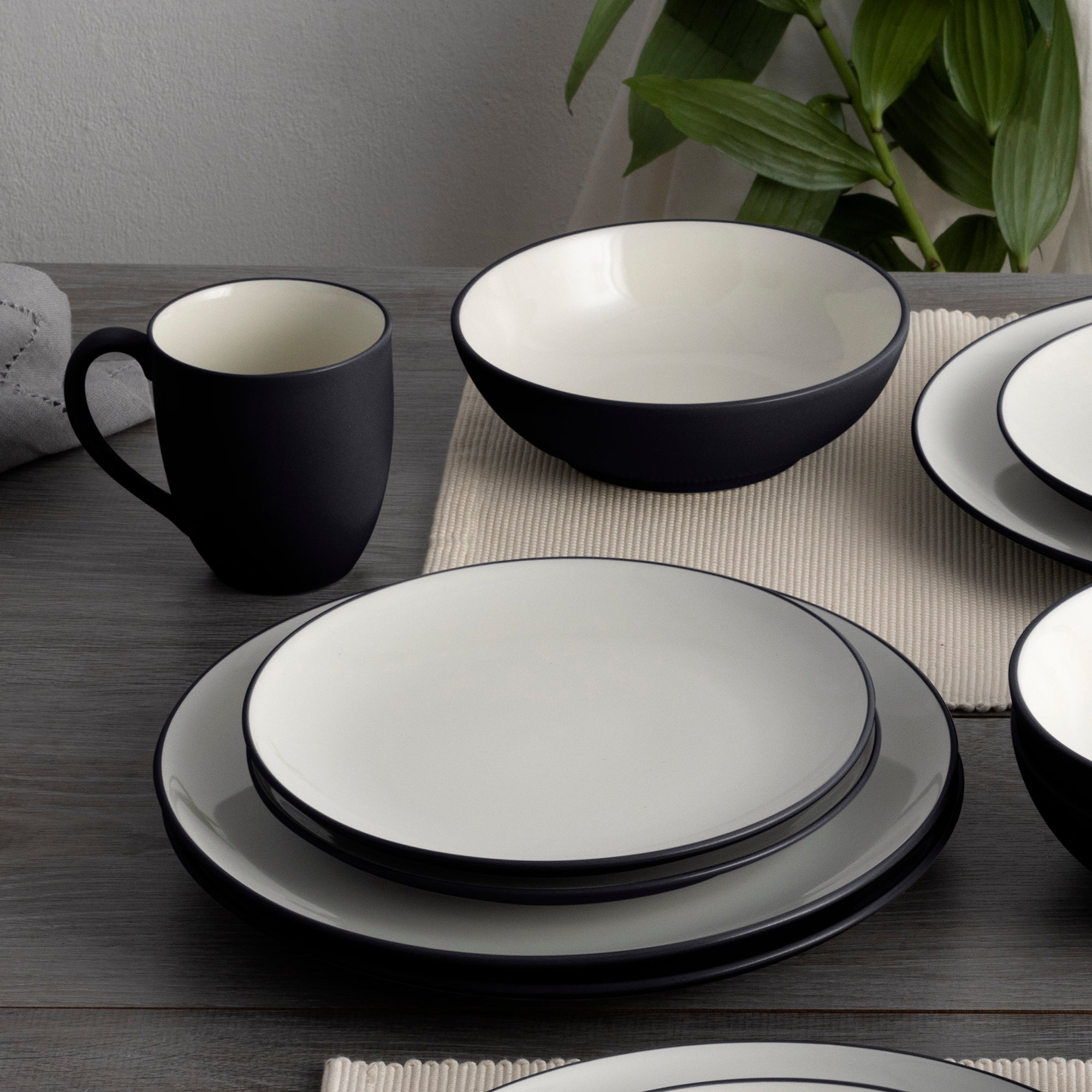  Noritake Colorwave 16-Piece Coupe Dinnerware Set, Service for 4 - Graphite - Bonton