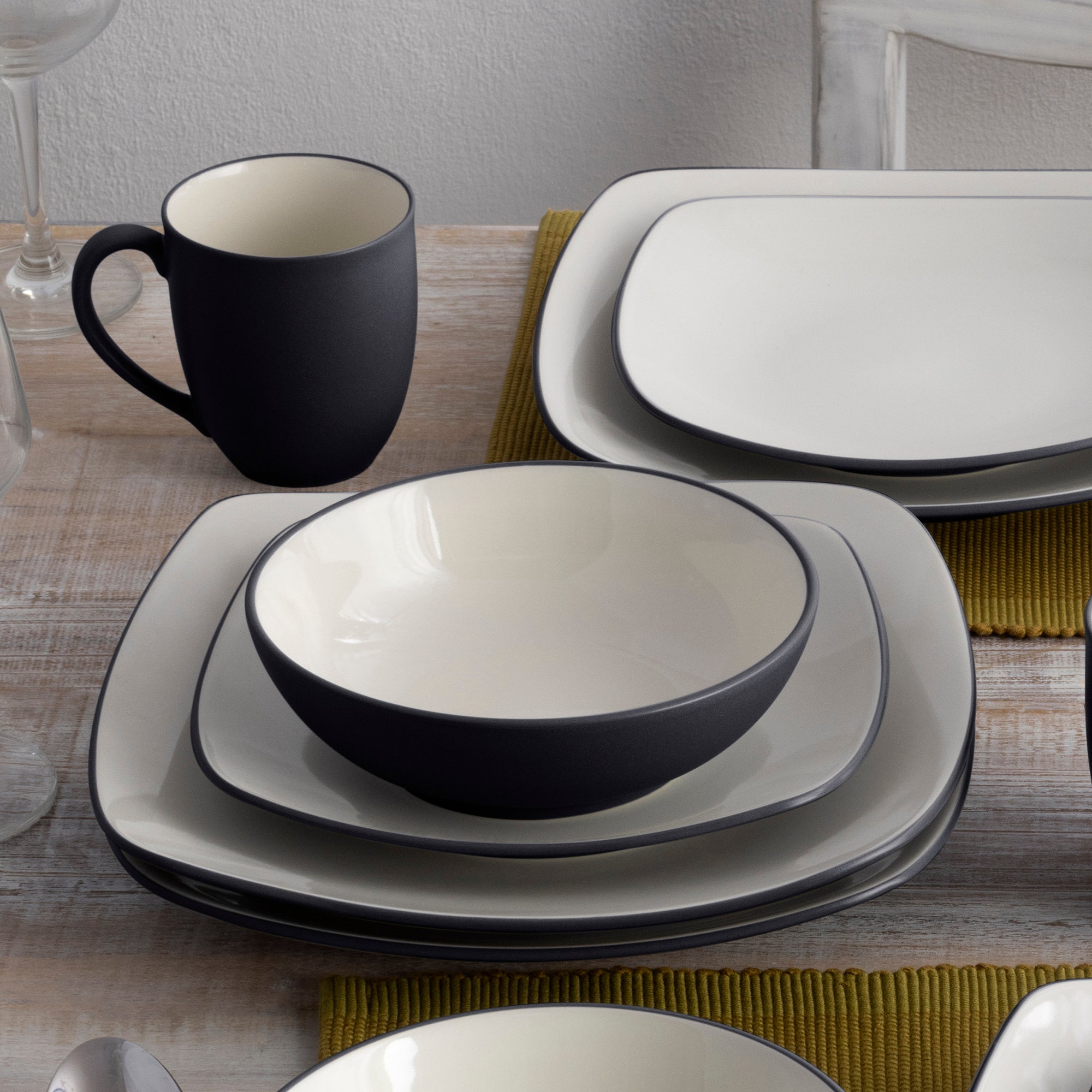  Noritake Colorwave 16-Piece Square Dinnerware Set, Service for 4 - Graphite - Bonton