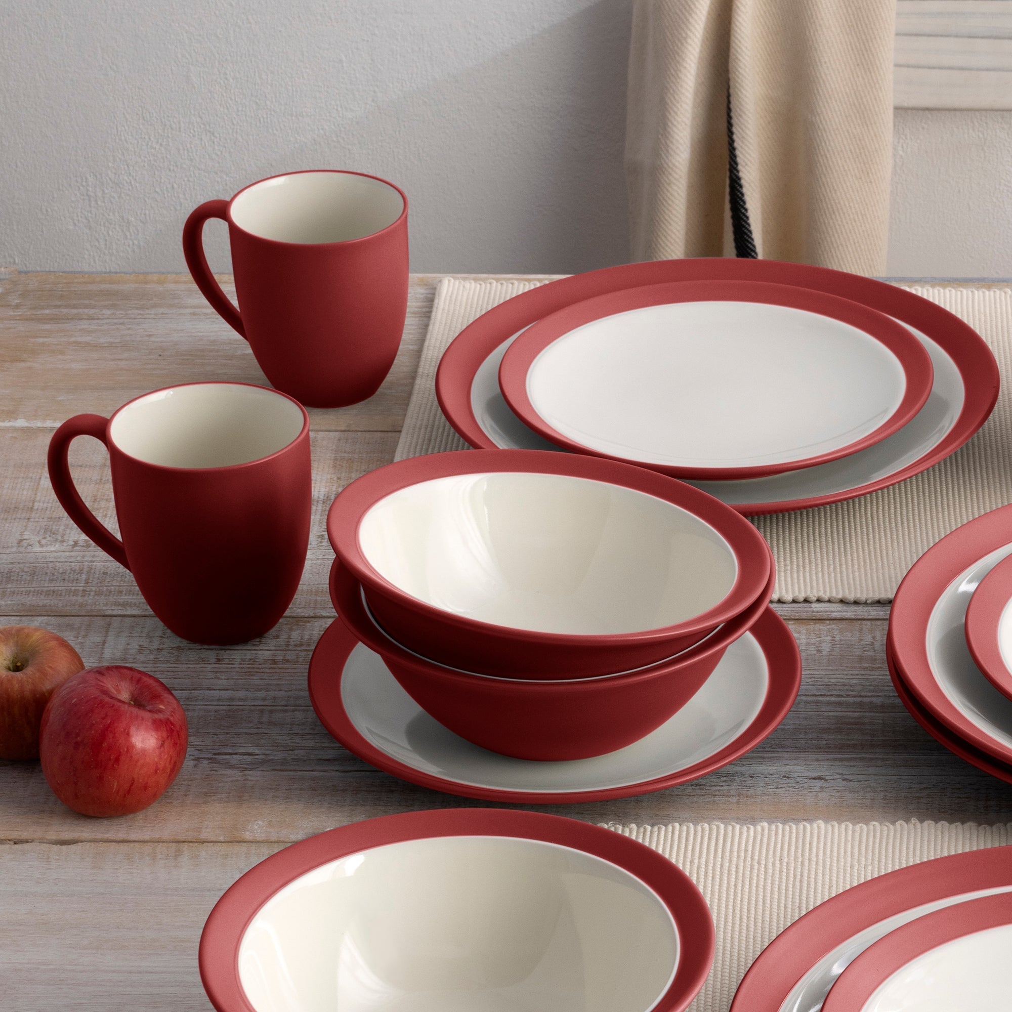  Noritake Colorwave 16-Piece Curve Dinnerware Set, Service for 4 - Raspberry - Bonton