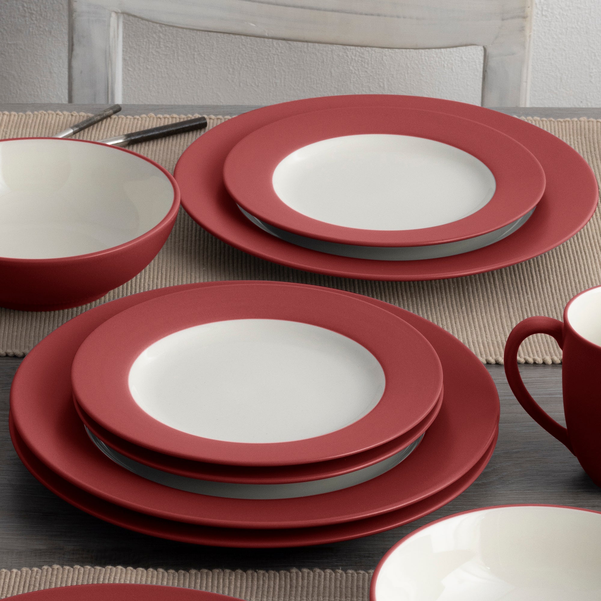  Noritake Colorwave 16-Piece Coupe Dinnerware Set, Service for 4 - Raspberry - Bonton