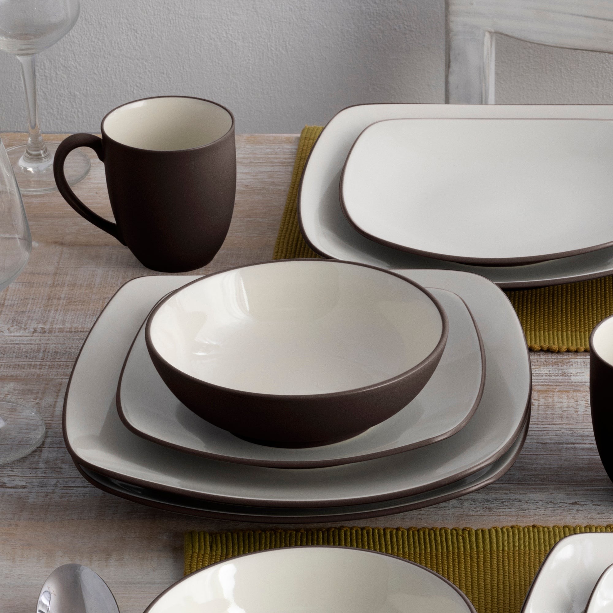  Noritake Colorwave 16-Piece Square Dinnerware Set, Service for 4 - Chocolate - Bonton