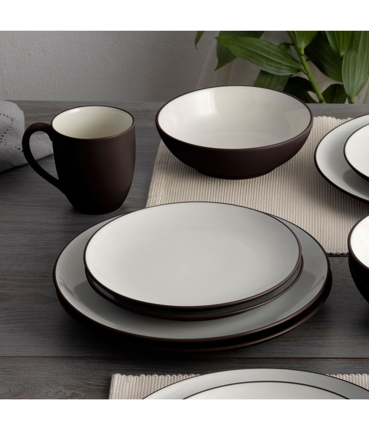  Noritake Colorwave 4 Piece Coupe Place Setting - Chocolate - Bonton