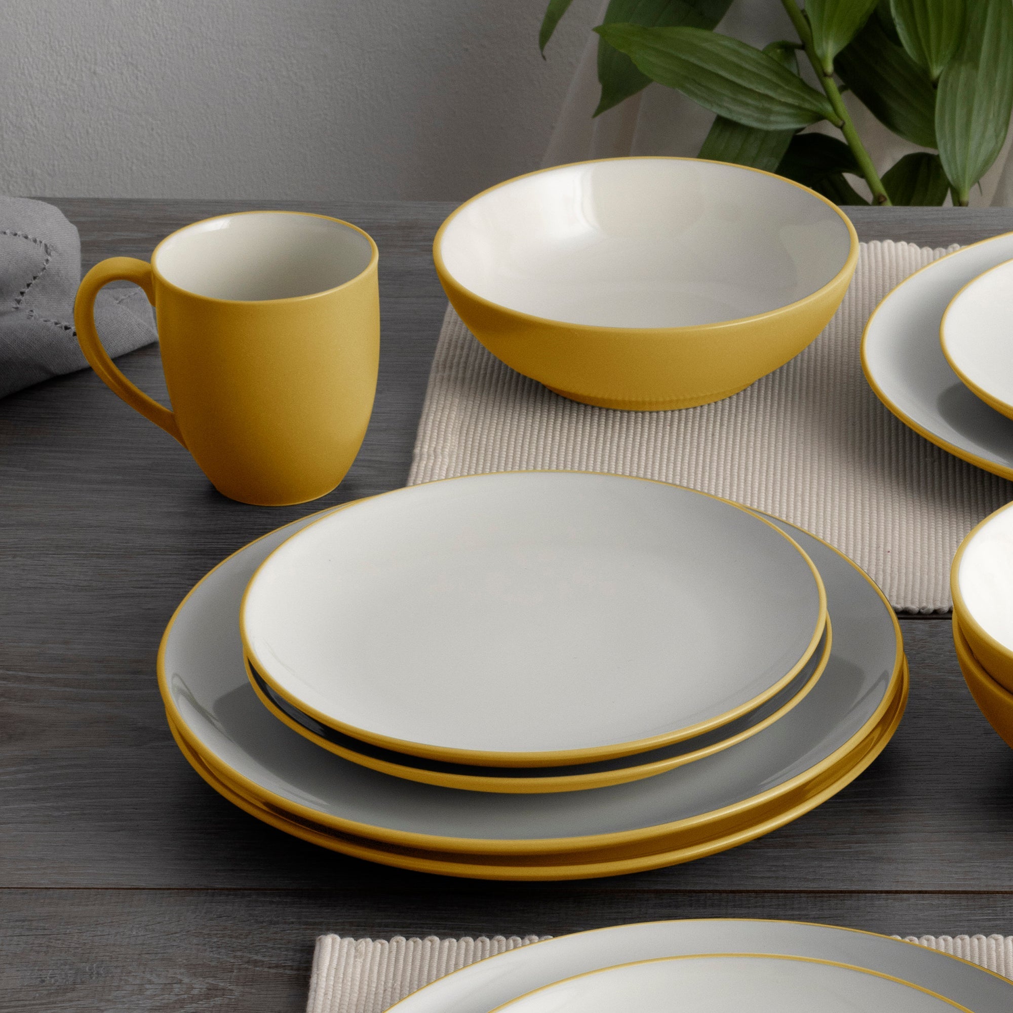  Noritake Colorwave 16-Piece Coupe Dinnerware Set, Service for 4 - Mustard - Bonton