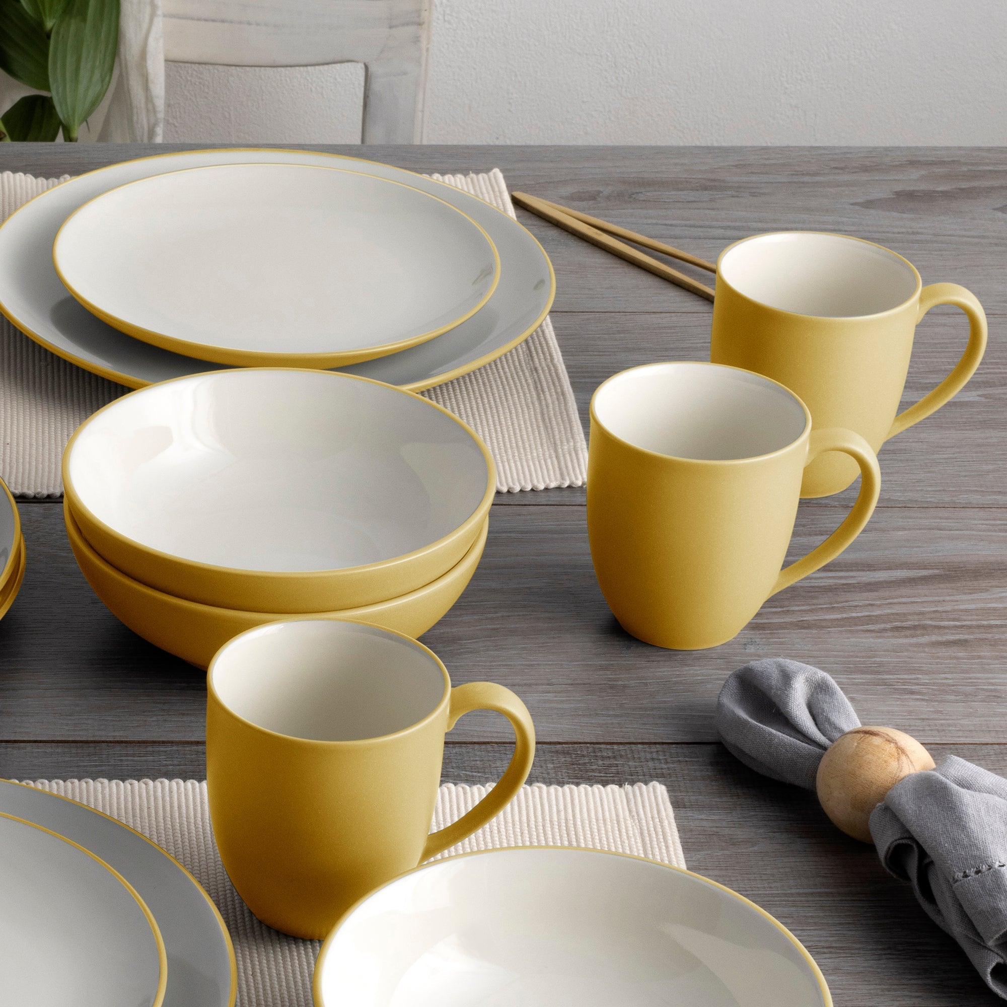  Noritake Colorwave 16-Piece Coupe Dinnerware Set, Service for 4 - Mustard - Bonton