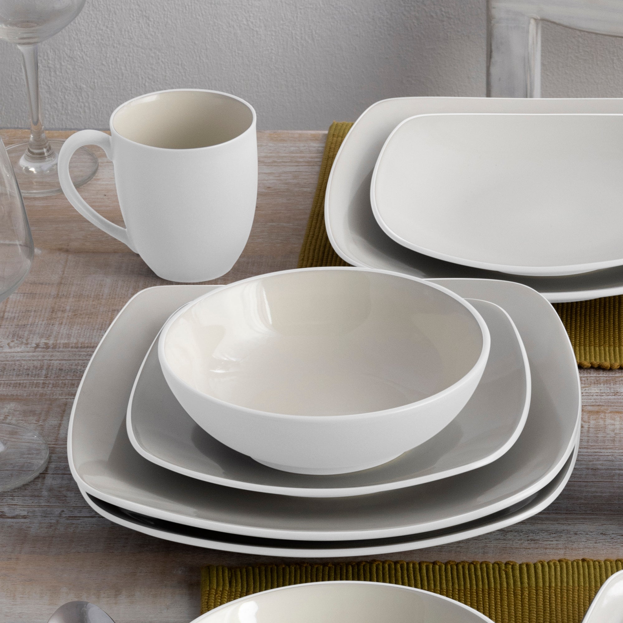  Noritake Colorwave 16-Piece Square Dinnerware Set, Service for 4 - White - Bonton