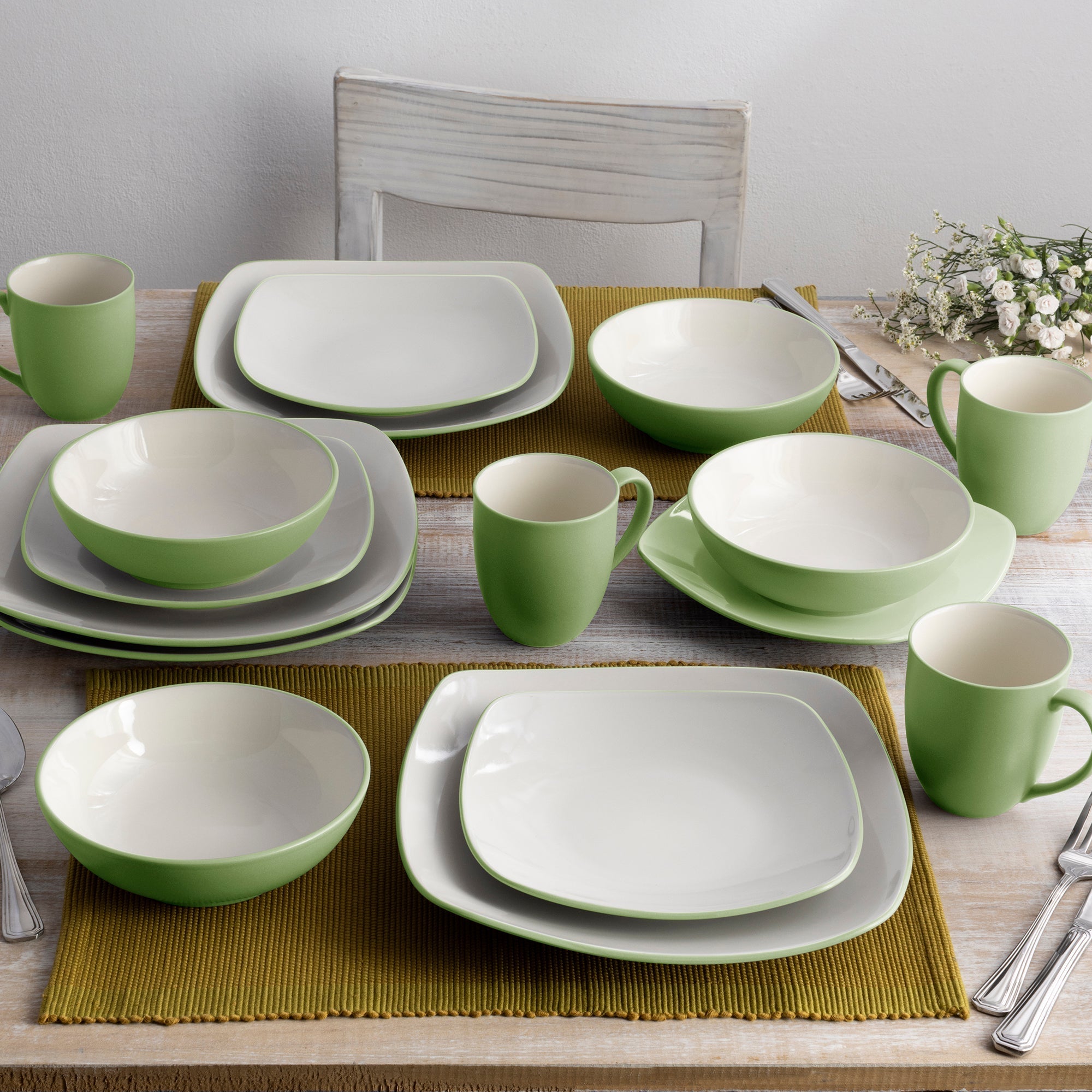  Noritake Colorwave 16-Piece Square Dinnerware Set, Service for 4 - Apple - Bonton