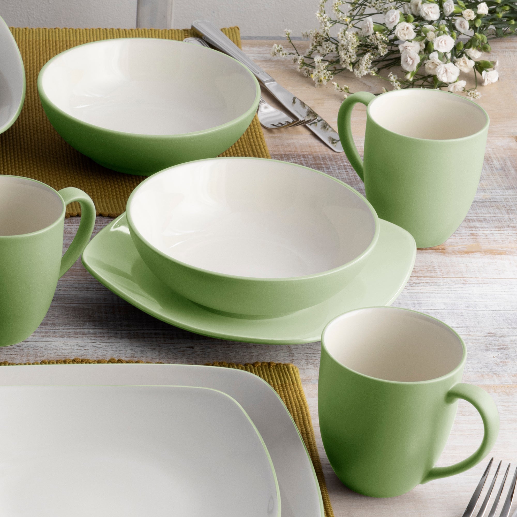  Noritake Colorwave 16-Piece Square Dinnerware Set, Service for 4 - Apple - Bonton