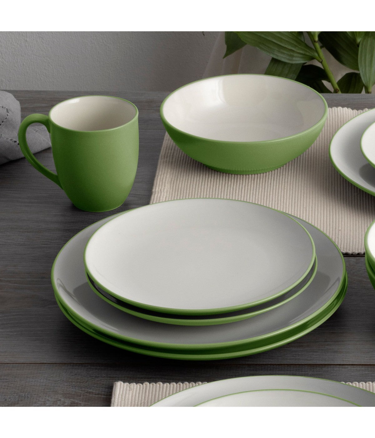  Noritake Colorwave 4 Piece Coupe Place Setting - Apple - Bonton