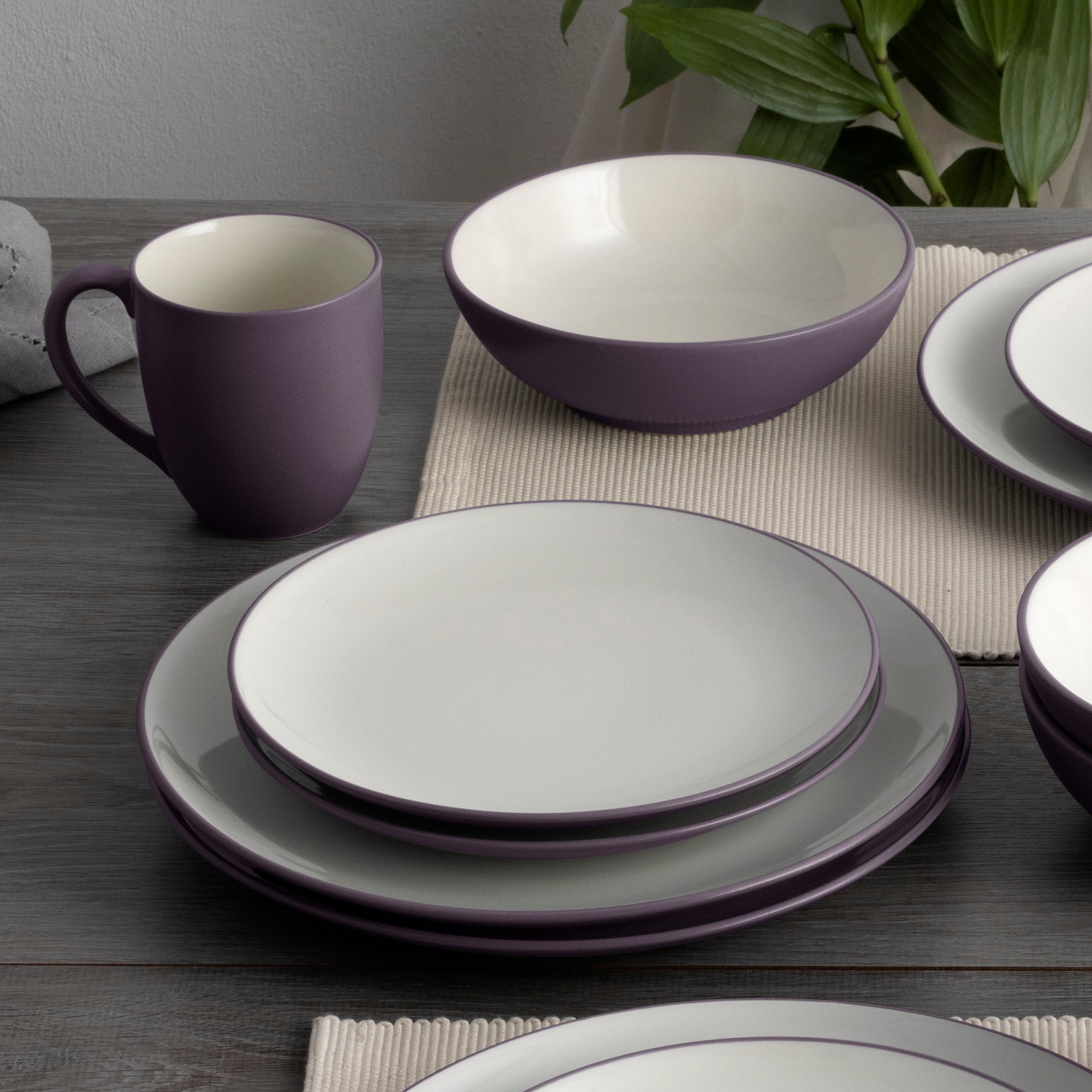  Noritake Colorwave 16-Piece Coupe Dinnerware Set, Service for 4 - Plum - Bonton