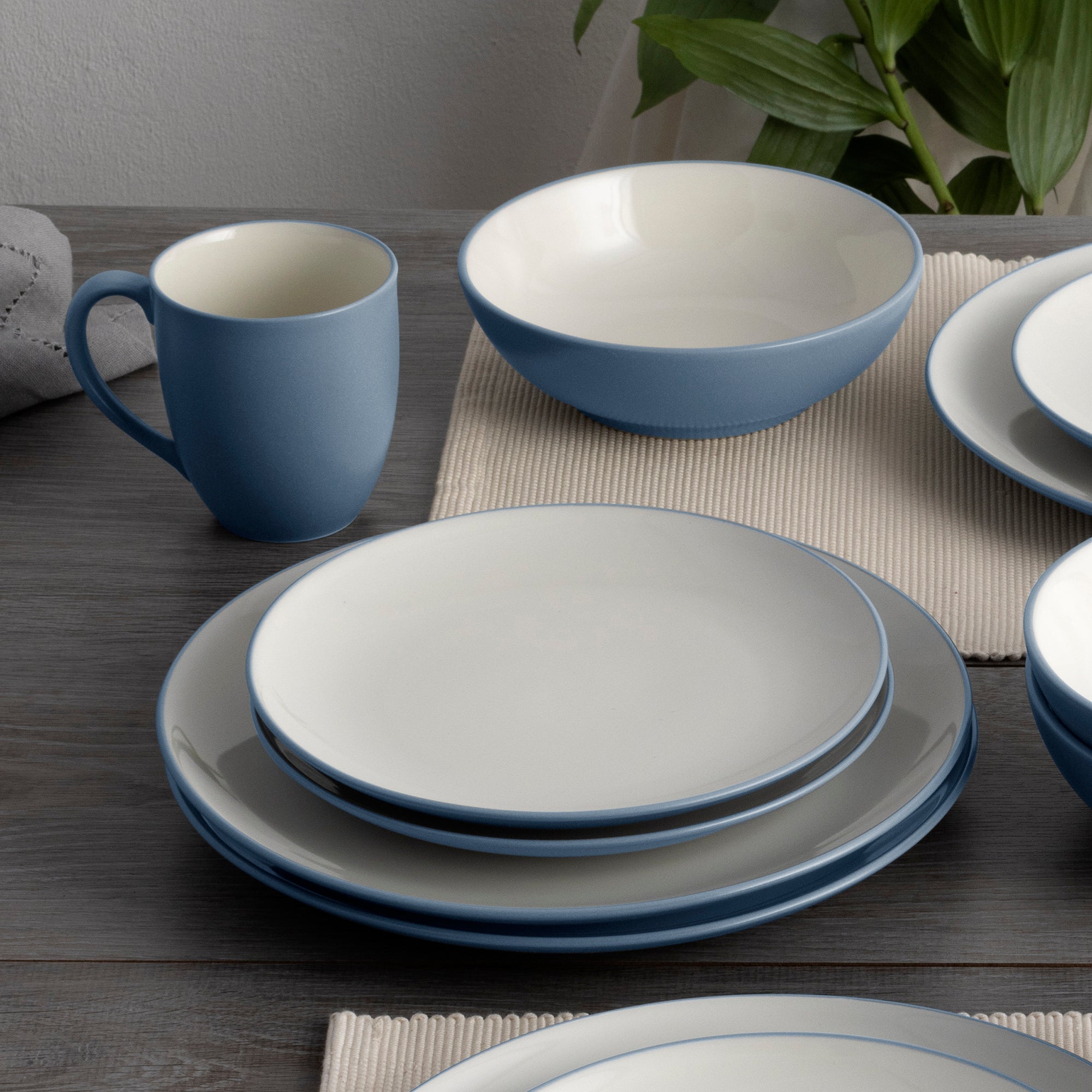  Noritake Colorwave 16-Piece Coupe Dinnerware Set, Service for 4 - Ice - Bonton