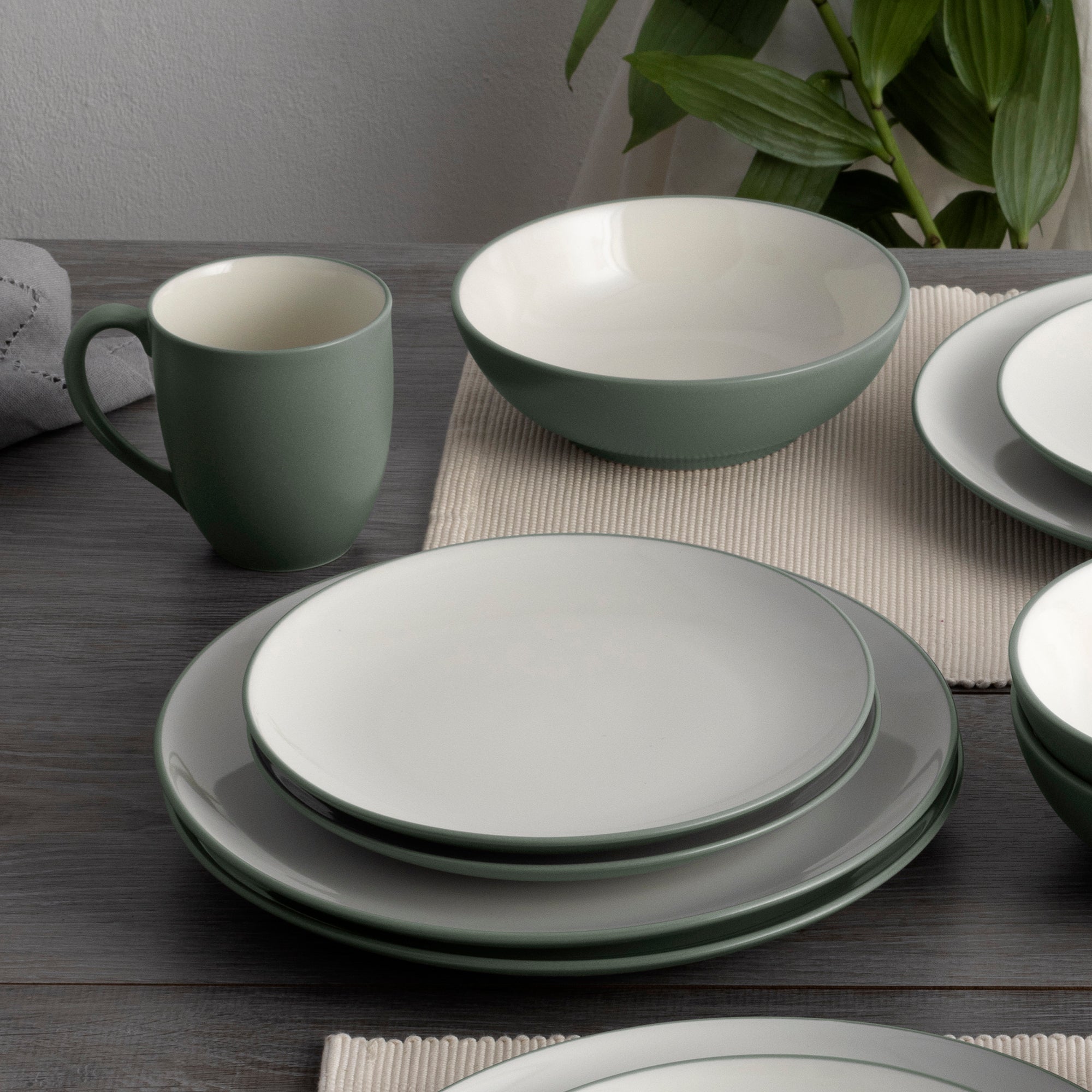  Noritake Colorwave 16-Piece Coupe Dinnerware Set, Service for 4 - Green - Bonton