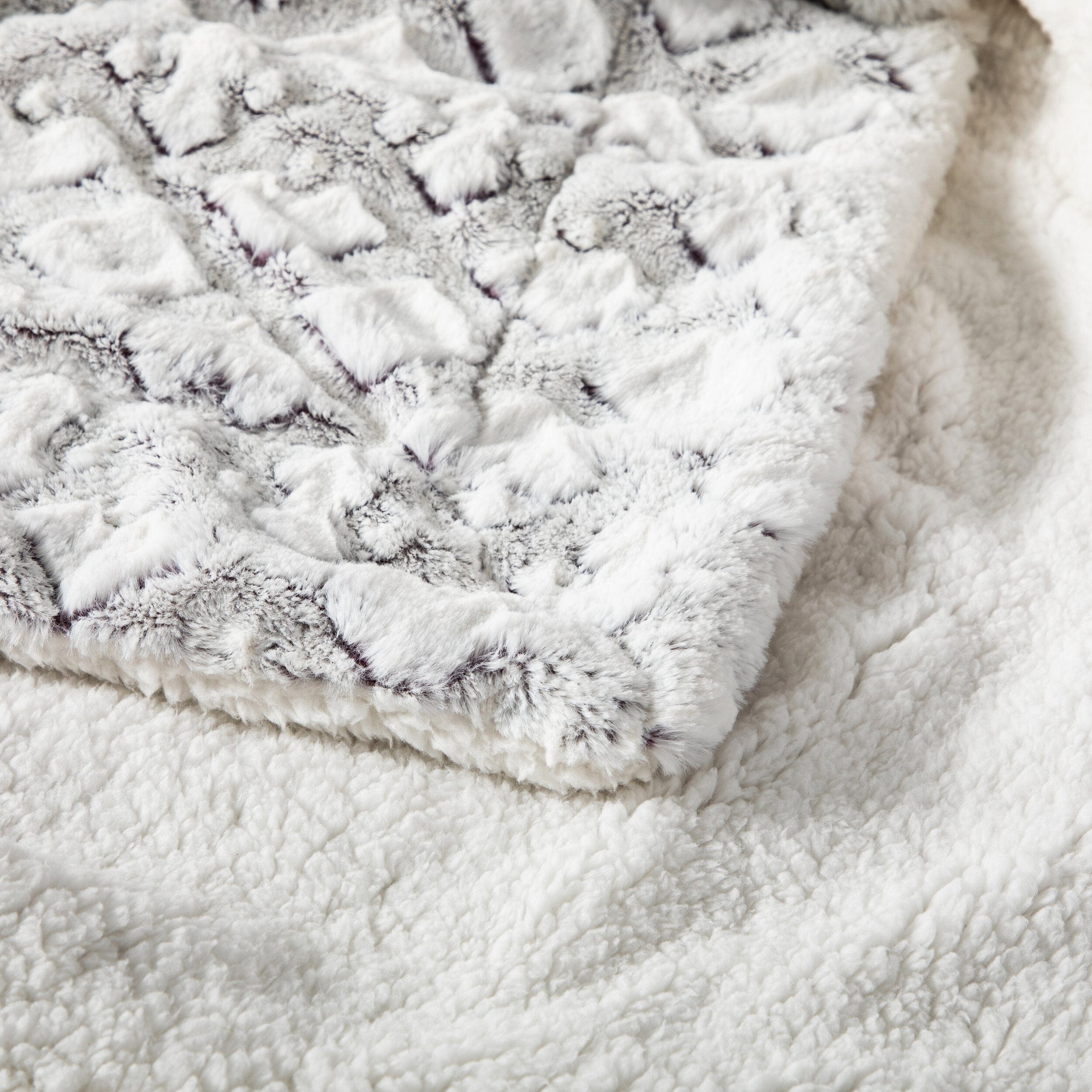  DaDa Bedding Collection DaDa Bedding Luxury Dreamy Milky White & Purple Sherpa Backside Faux Fur Throw Blanket (M3395) by DaDa Bedding Collection - 50