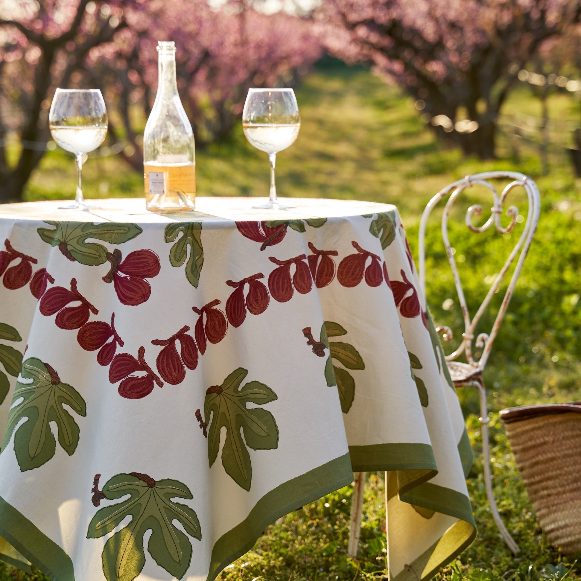  Couleur Nature Fig Red/Green Tablecloth - Red/Green - Bonton