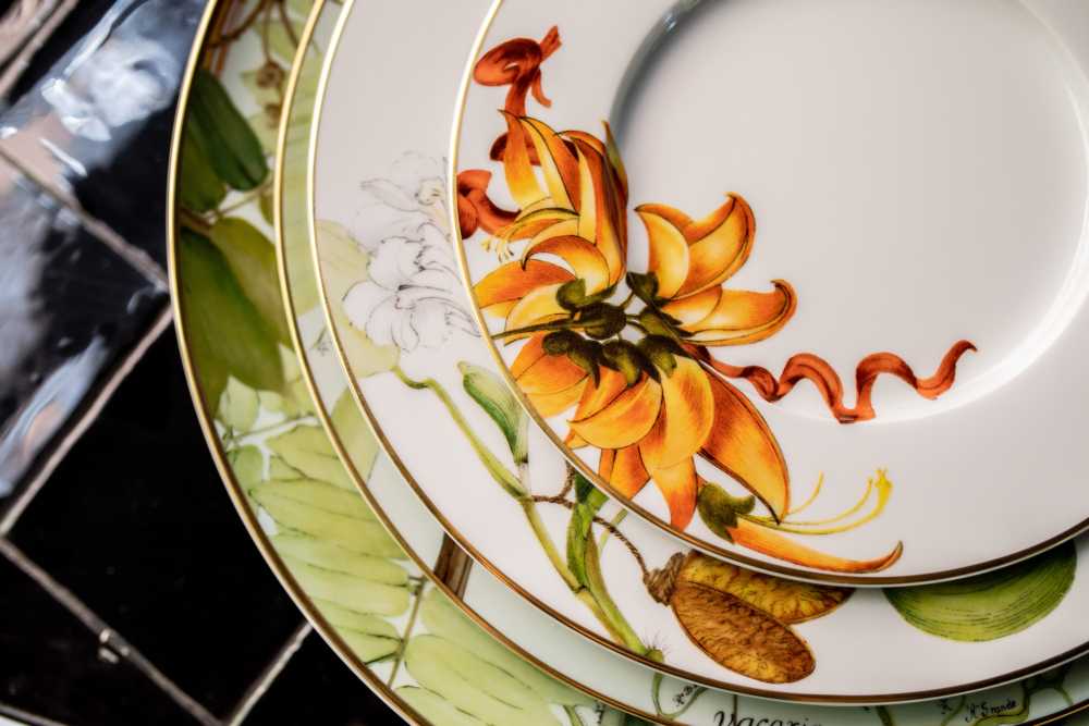  Vista Alegre Amazonia Charger Plate - Multi - Bonton