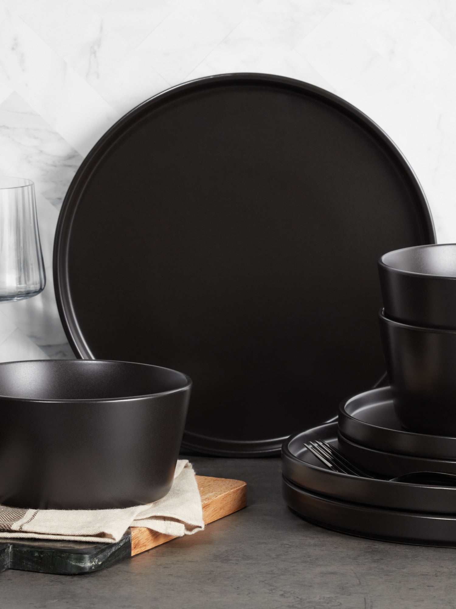  Stone + Lain Celina 16-Piece Dinnerware Set Stoneware - Black Matte - Bonton