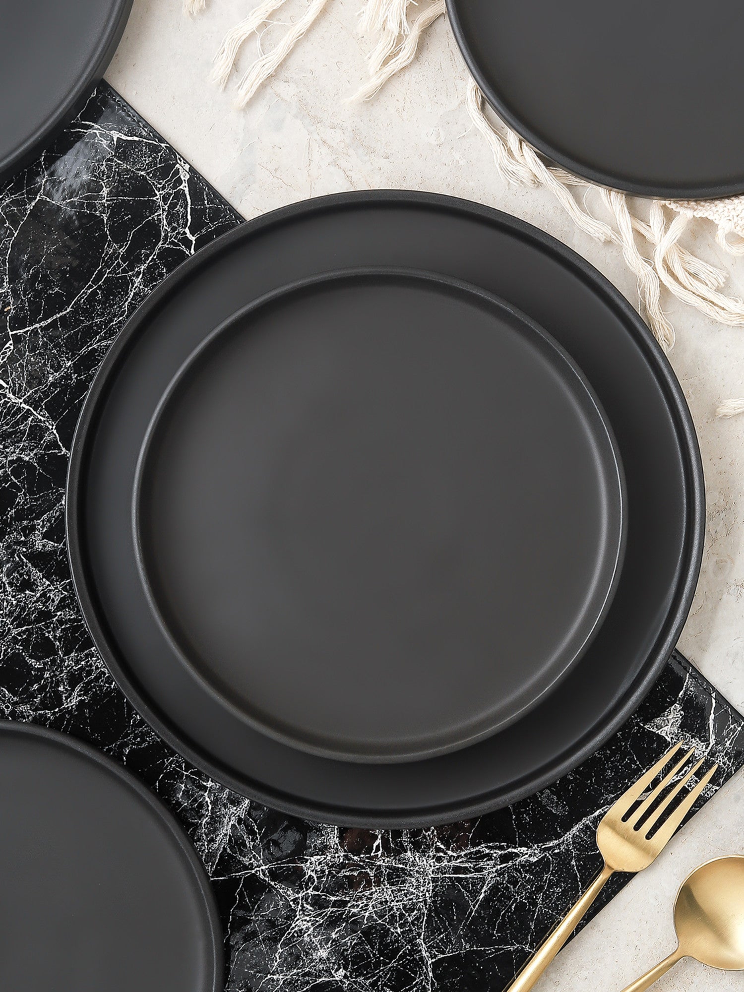  Stone + Lain Celina 16-Piece Dinnerware Set Stoneware - Black Matte - Bonton