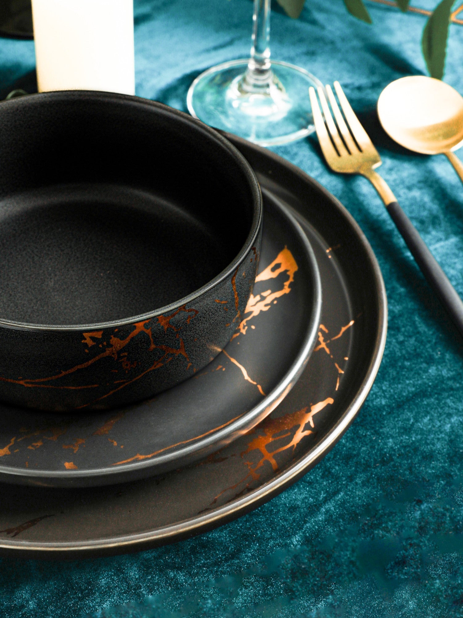  Stone + Lain Zora 16-Piece Dinnerware Set Porcelain - Black - Bonton