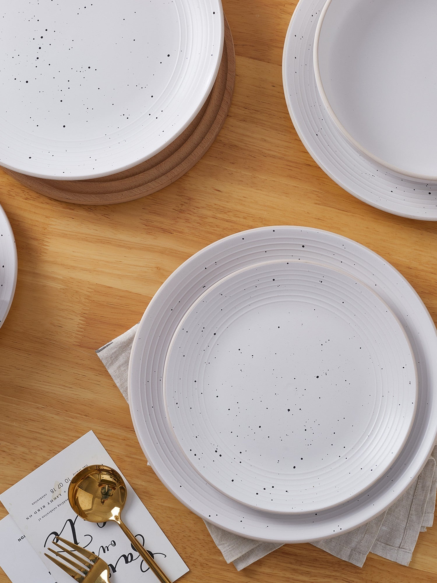 Off white dinnerware best sale