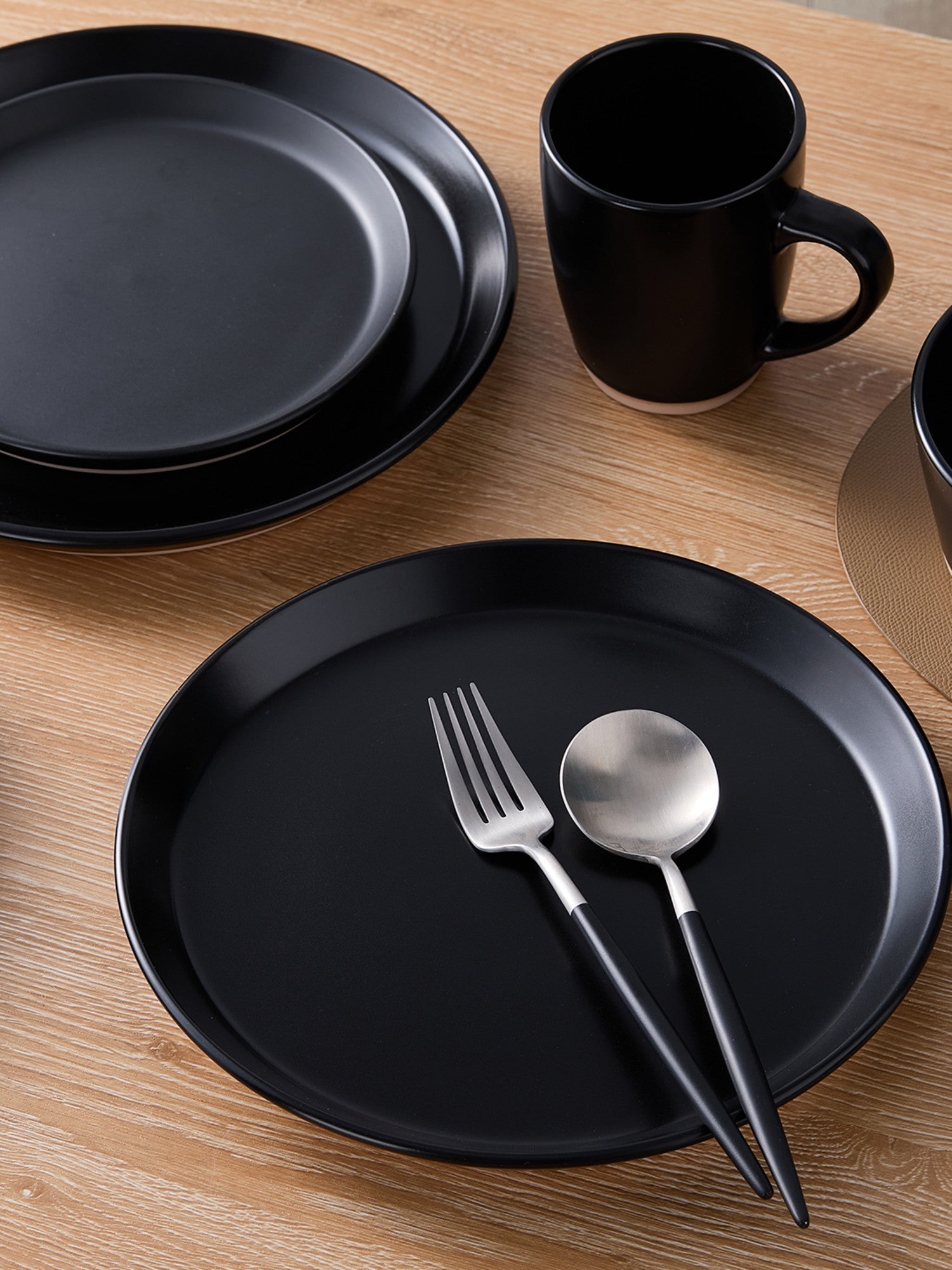  Stone + Lain Jules 32-Piece Dinnerware Set Stoneware - Black - Bonton